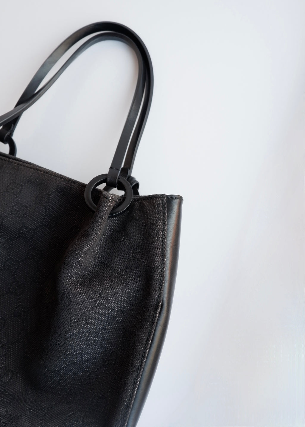 Authentique sac bandoulière Gucci d'occasion en toile GG en jean/cuir noir