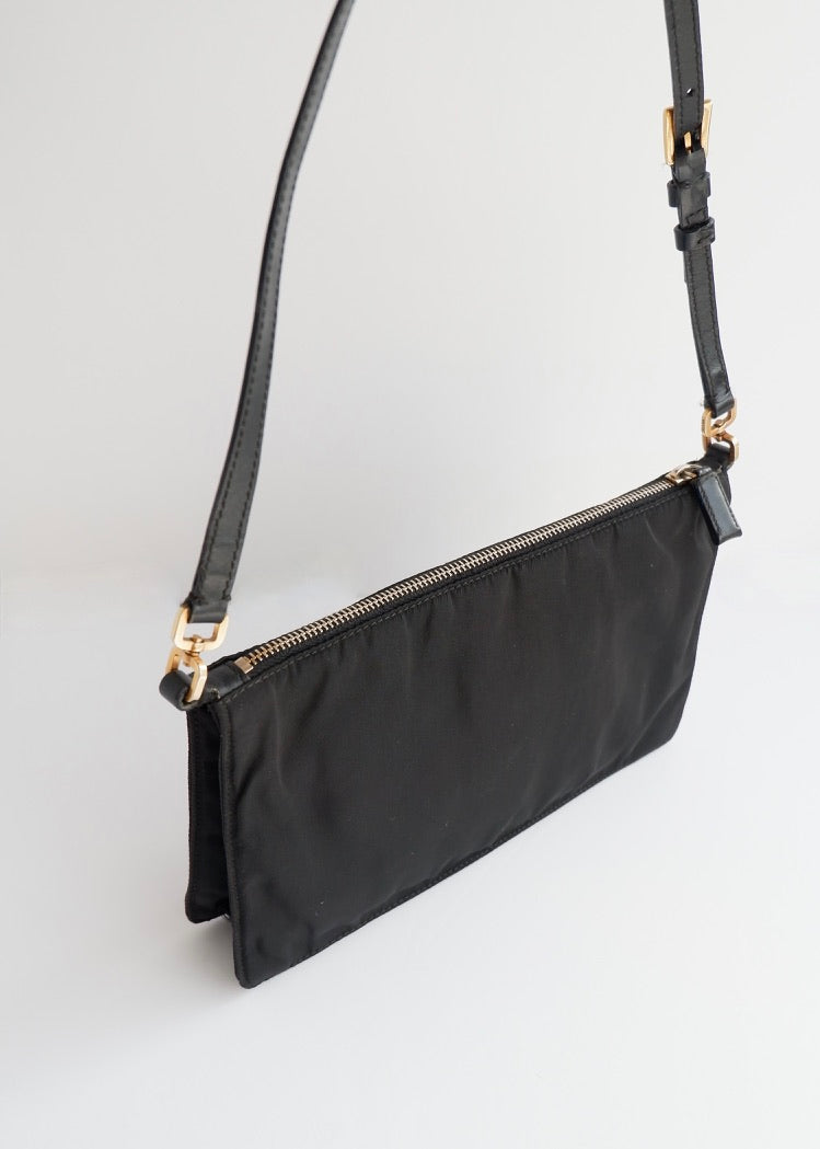 Authentique sac à bandoulière Prada en nylon noir d'occasion