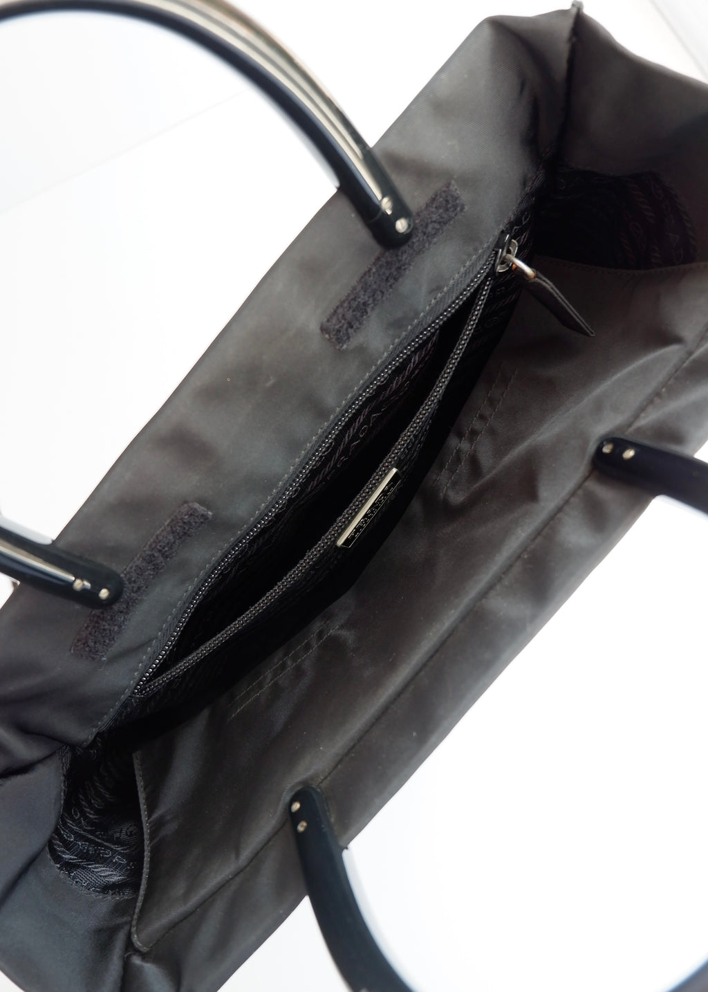 Sac à main Prada d'occasion authentique en nylon noir avec anse en acétate
