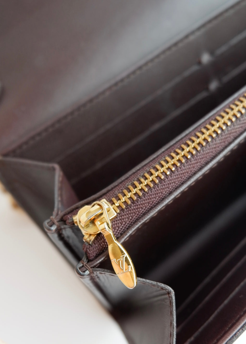 Preowned Louis Vuitton Monogram Vernis Amarante Sarah Chain Wallet