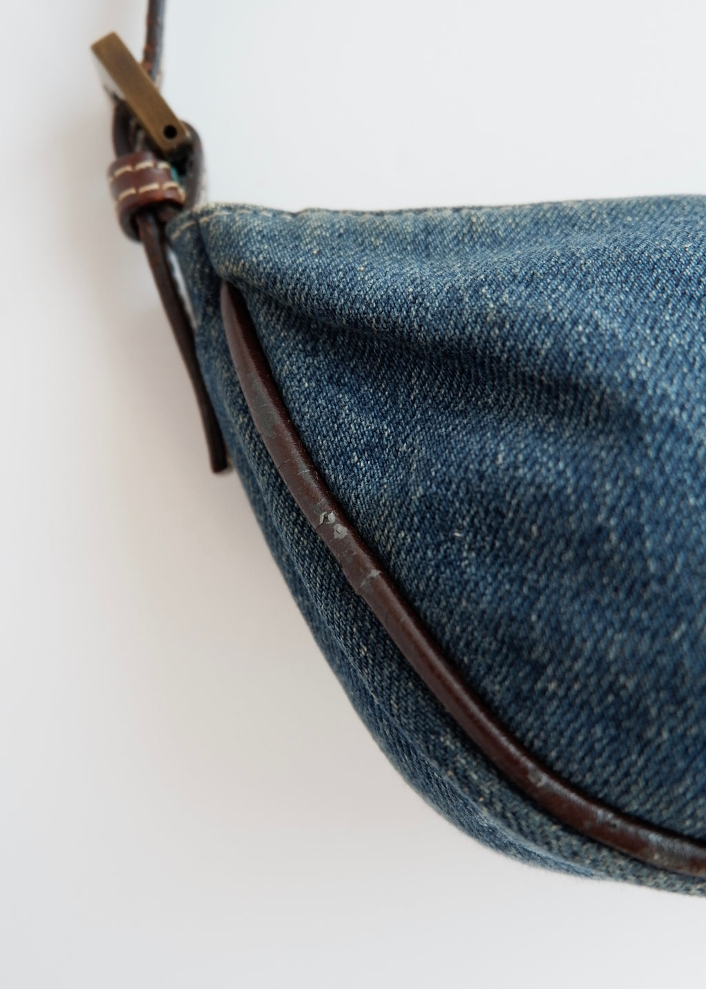 Authentique Sac porté épaule Fendi en jean bleu d'occasion