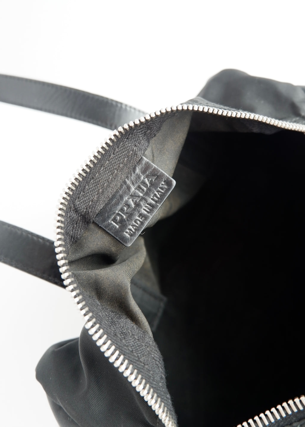 Sac à bandoulière Prada Bowler en nylon noir authentique d'occasion