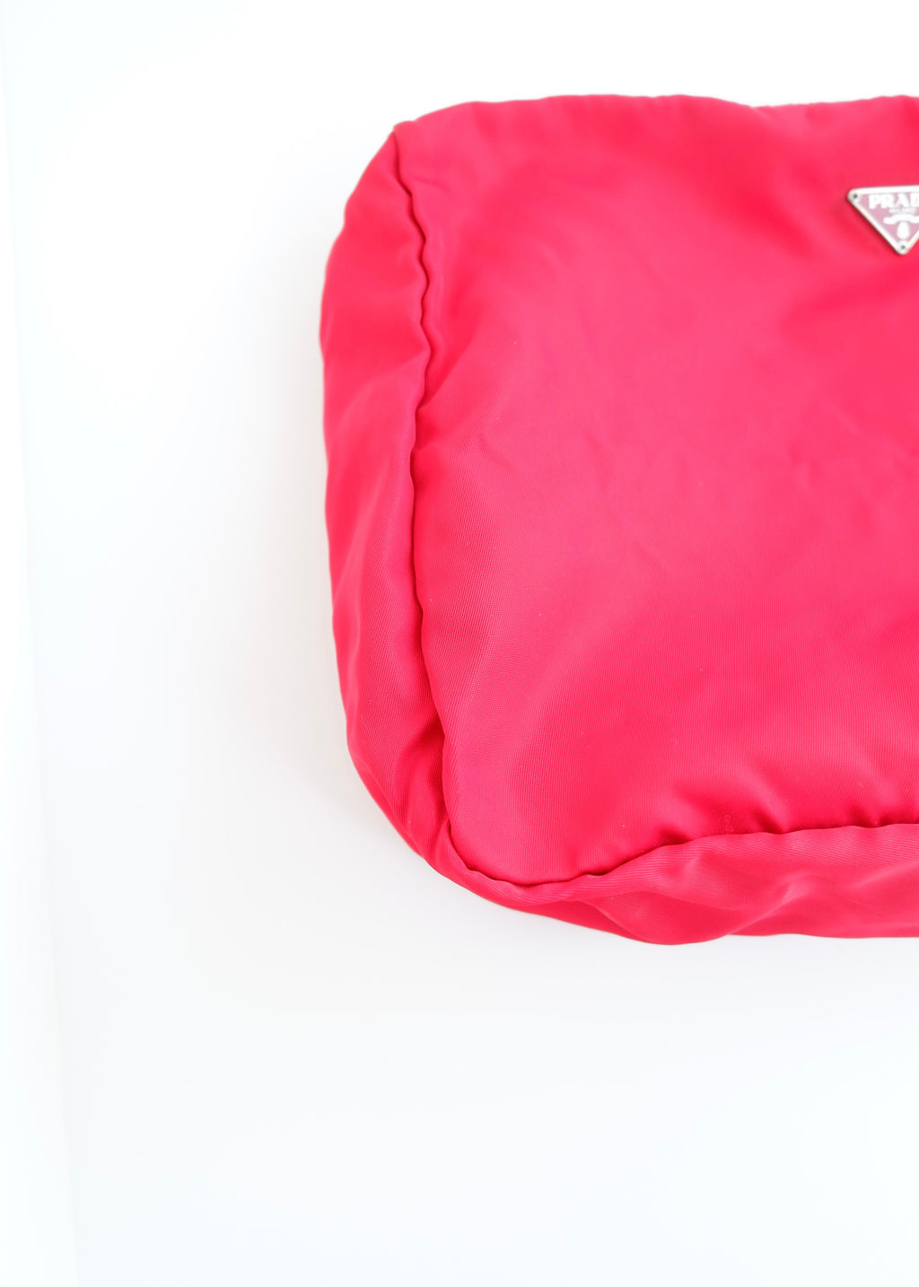 Pochette Prada authentique d'occasion en nylon rouge