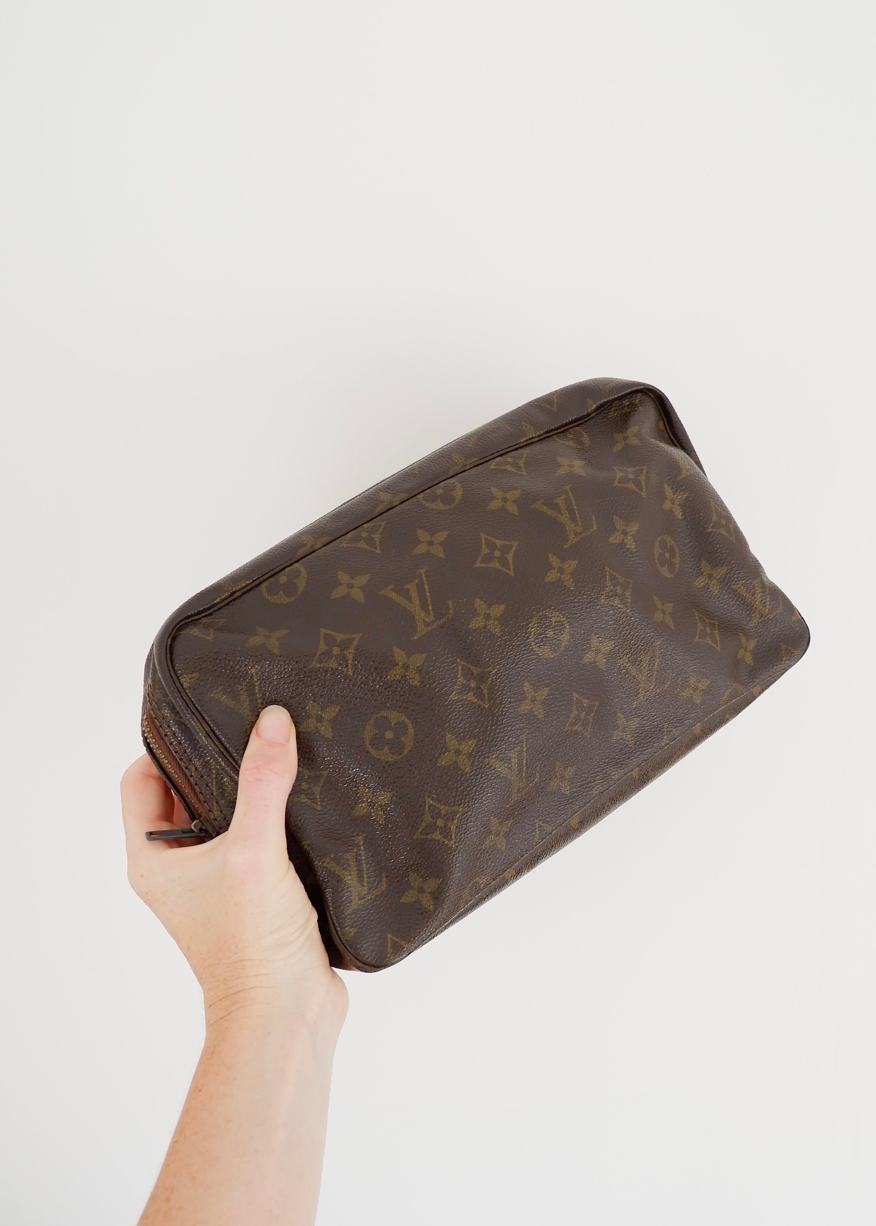 Trousse de Toilette Louis Vuitton Monogram Authentique d'Occasion Vintage