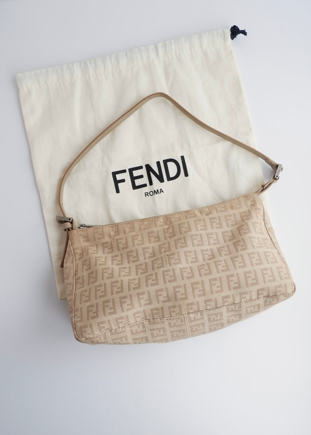 Authentique sac porté épaule Fendi Zucchino Pochette beige d'occasion