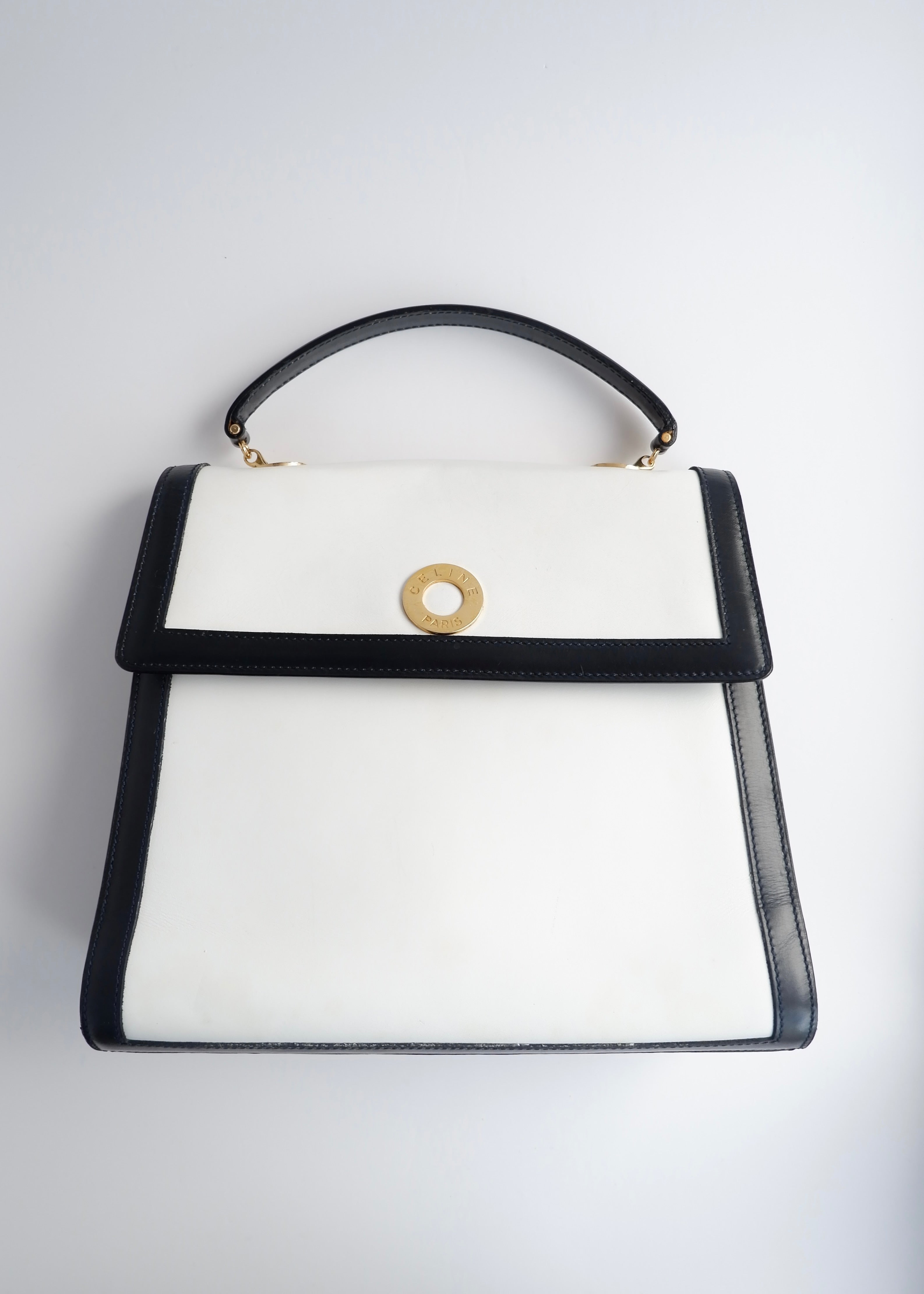 Sac à main vintage Céline authentique d'occasion en cuir blanc et noir