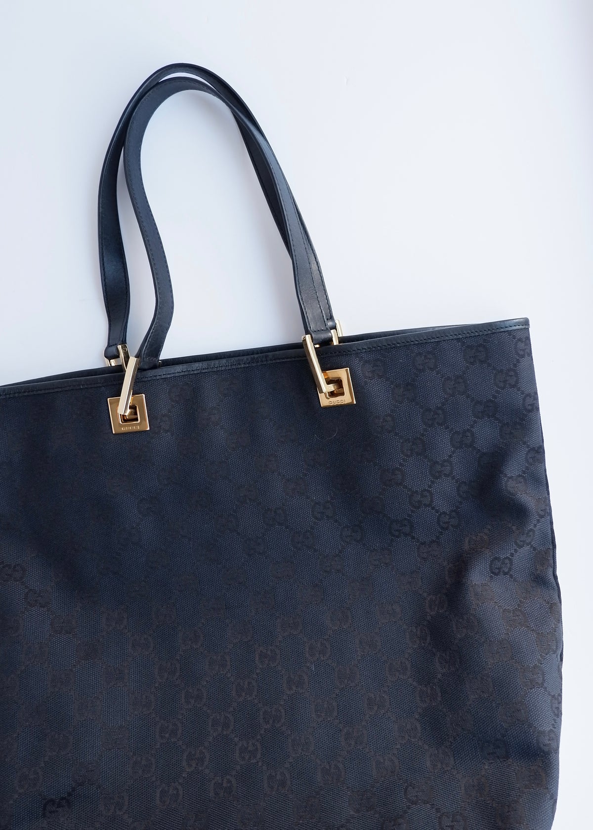 Preowned Gucci Black GG Canvas Shoulder Bag GHW