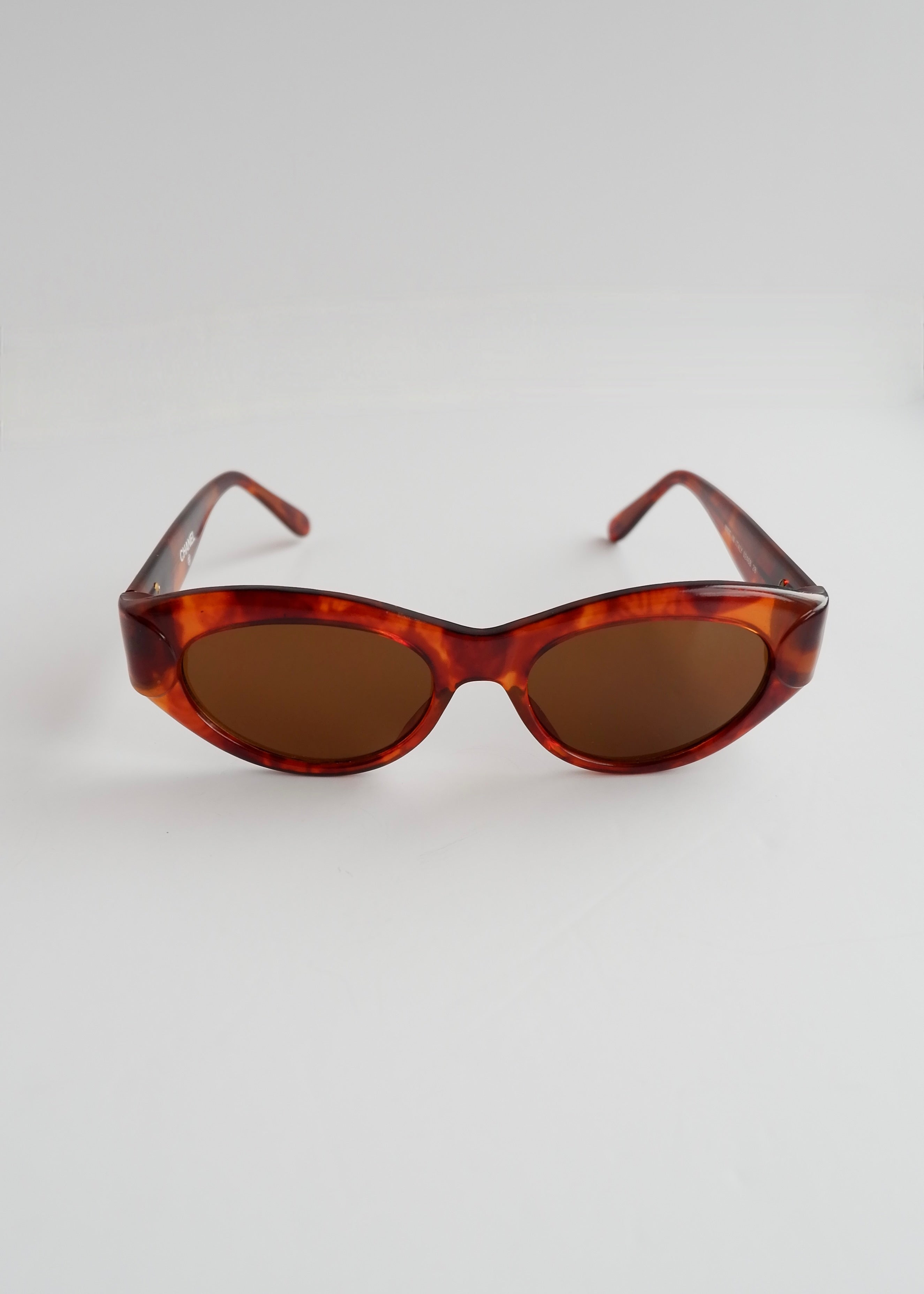 Authentiques lunettes de soleil Chanel d'occasion marron écaille de tortue