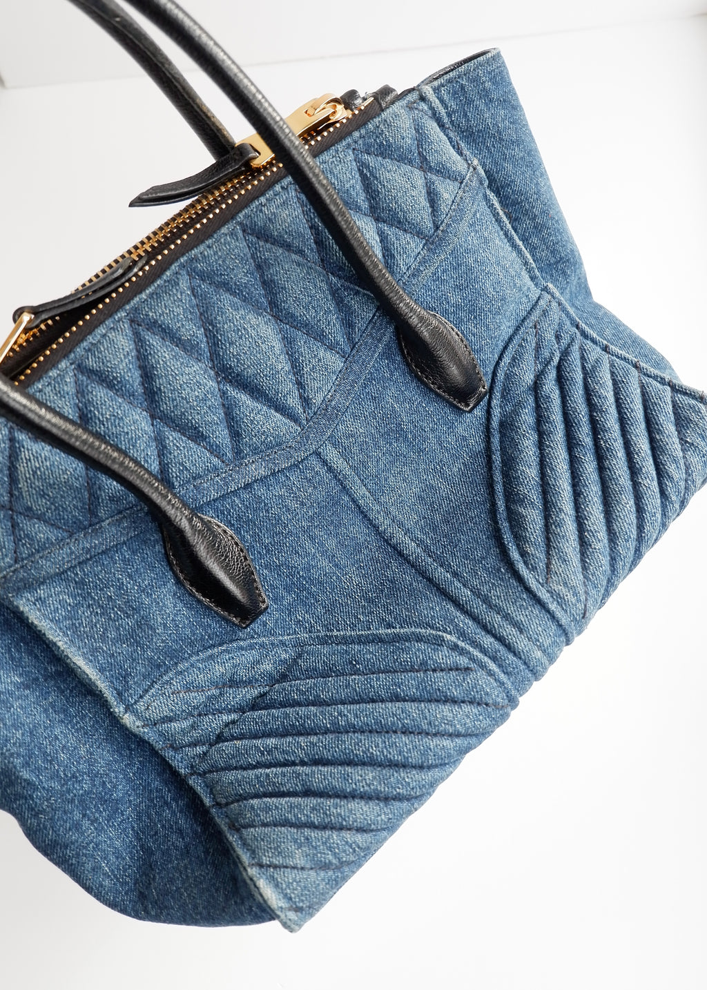 Sac Miu Miu authentique d'occasion en jean à poignée et à deux voies