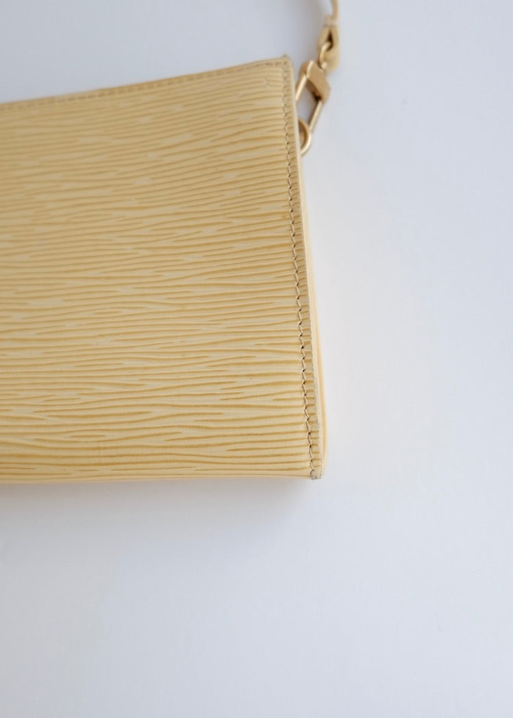 Sac porté épaule Louis Vuitton Pochette en cuir Épi beige authentique d'occasion