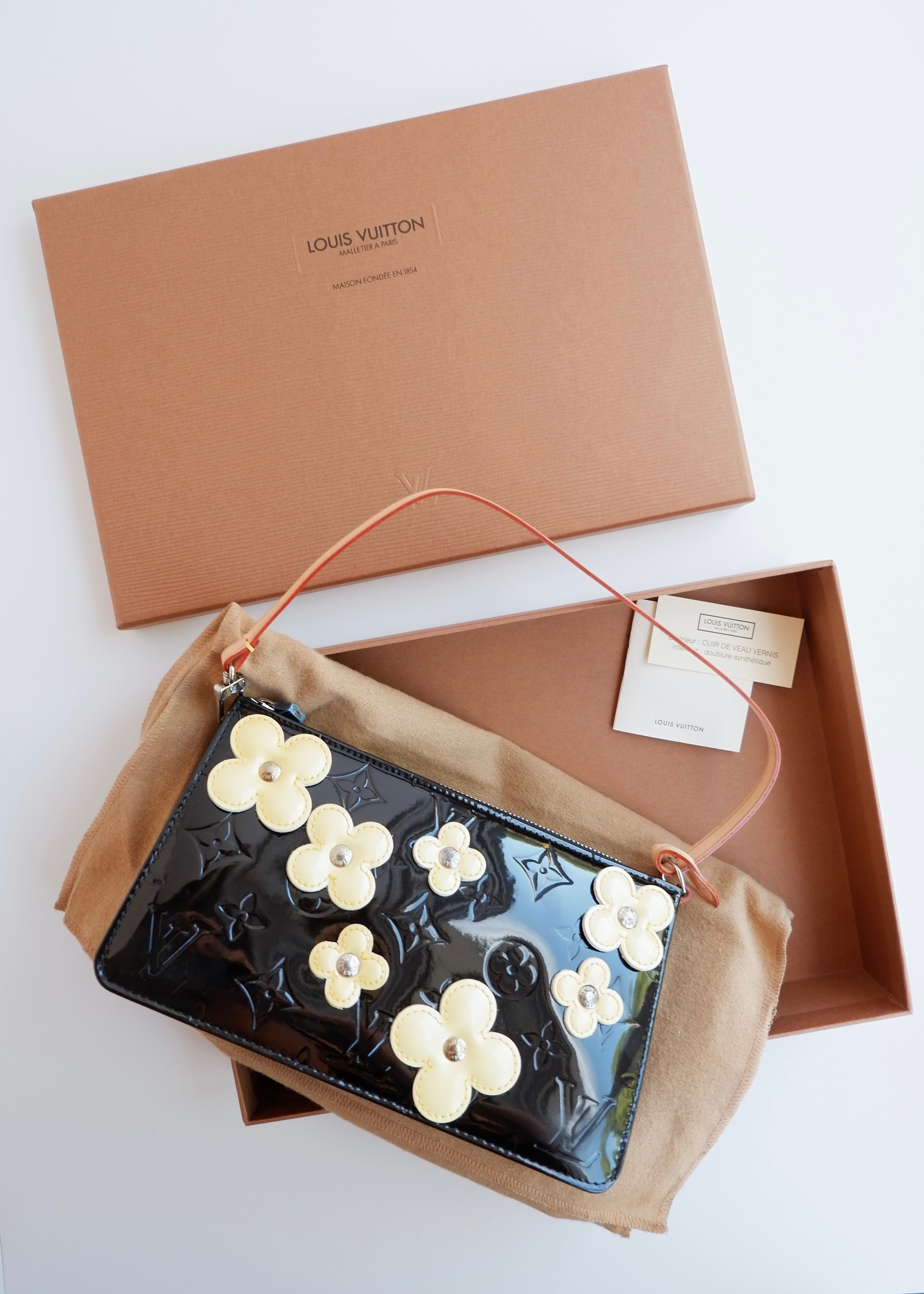 Pochette Louis Vuitton Lexington en Vernis Amarante Fleuri authentique d'occasion