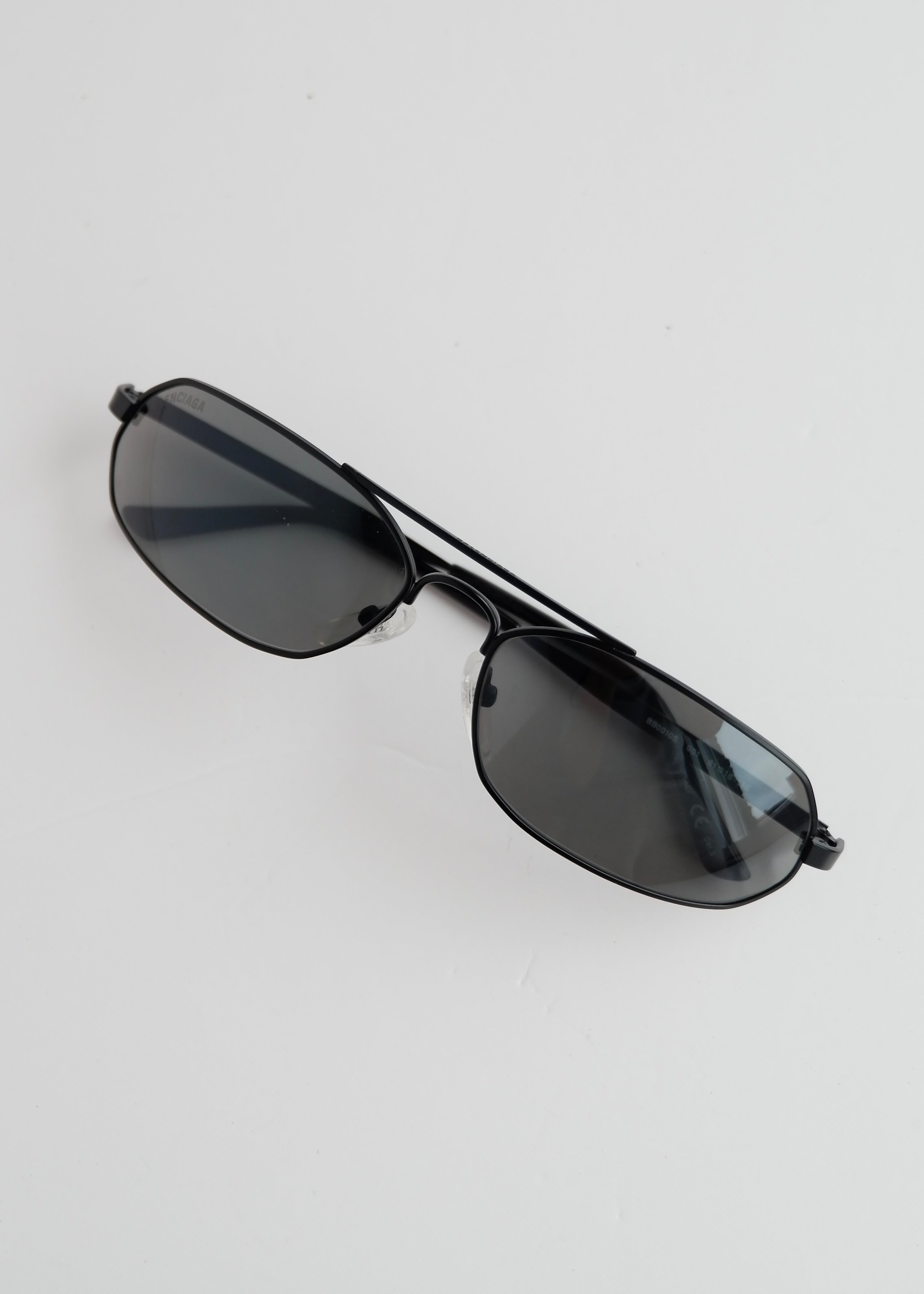 Authentiques Lunettes de soleil Balenciaga Small Frame noires d'occasion
