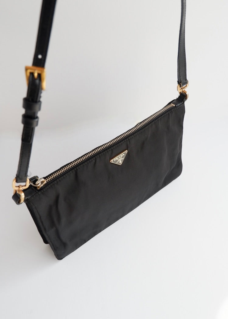 Authentique sac à bandoulière Prada en nylon noir d'occasion