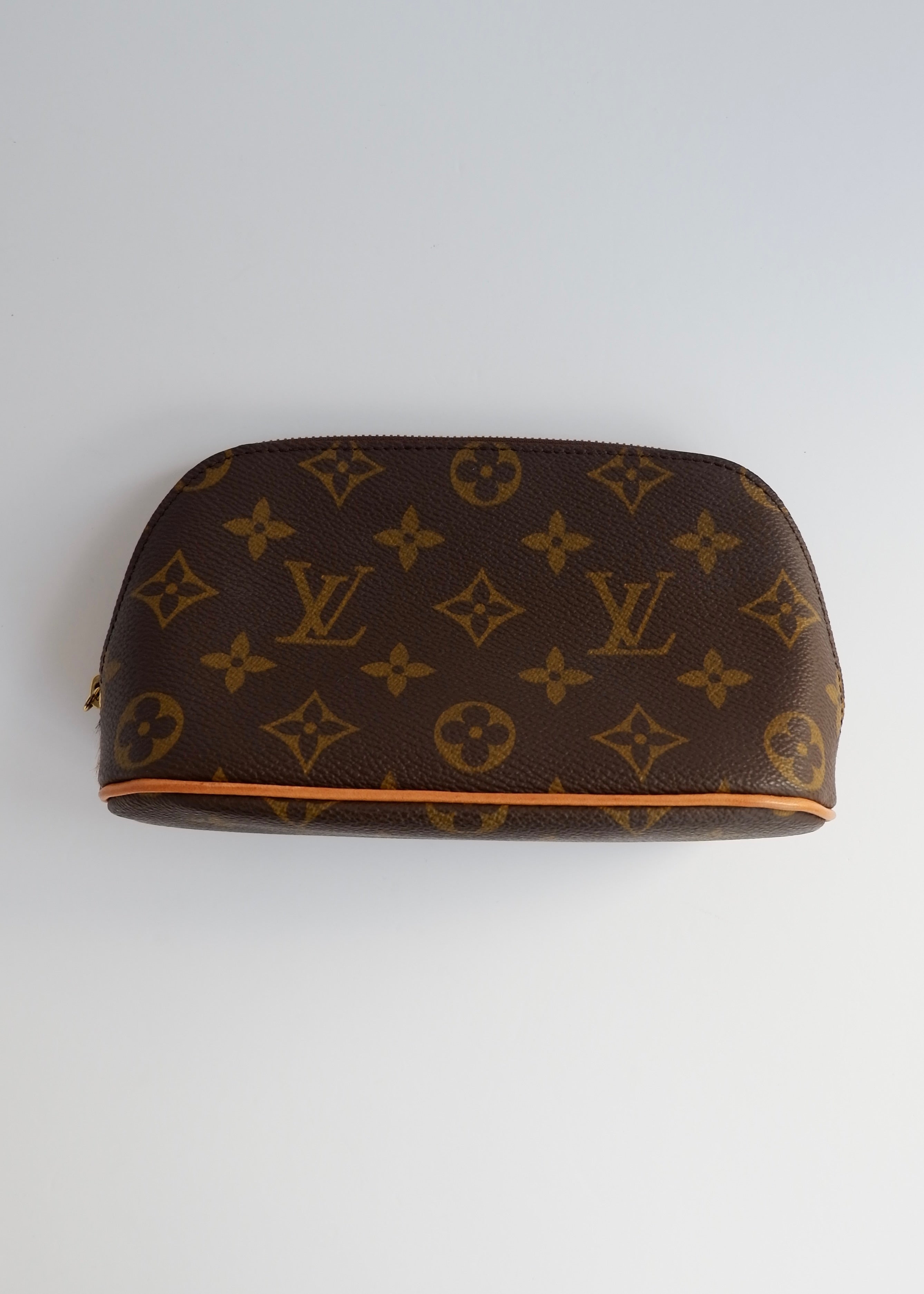 Trousse de toilette Louis Vuitton x ALAÏA authentique d'occasion, toile Monogram/crin de poney imprimé animal