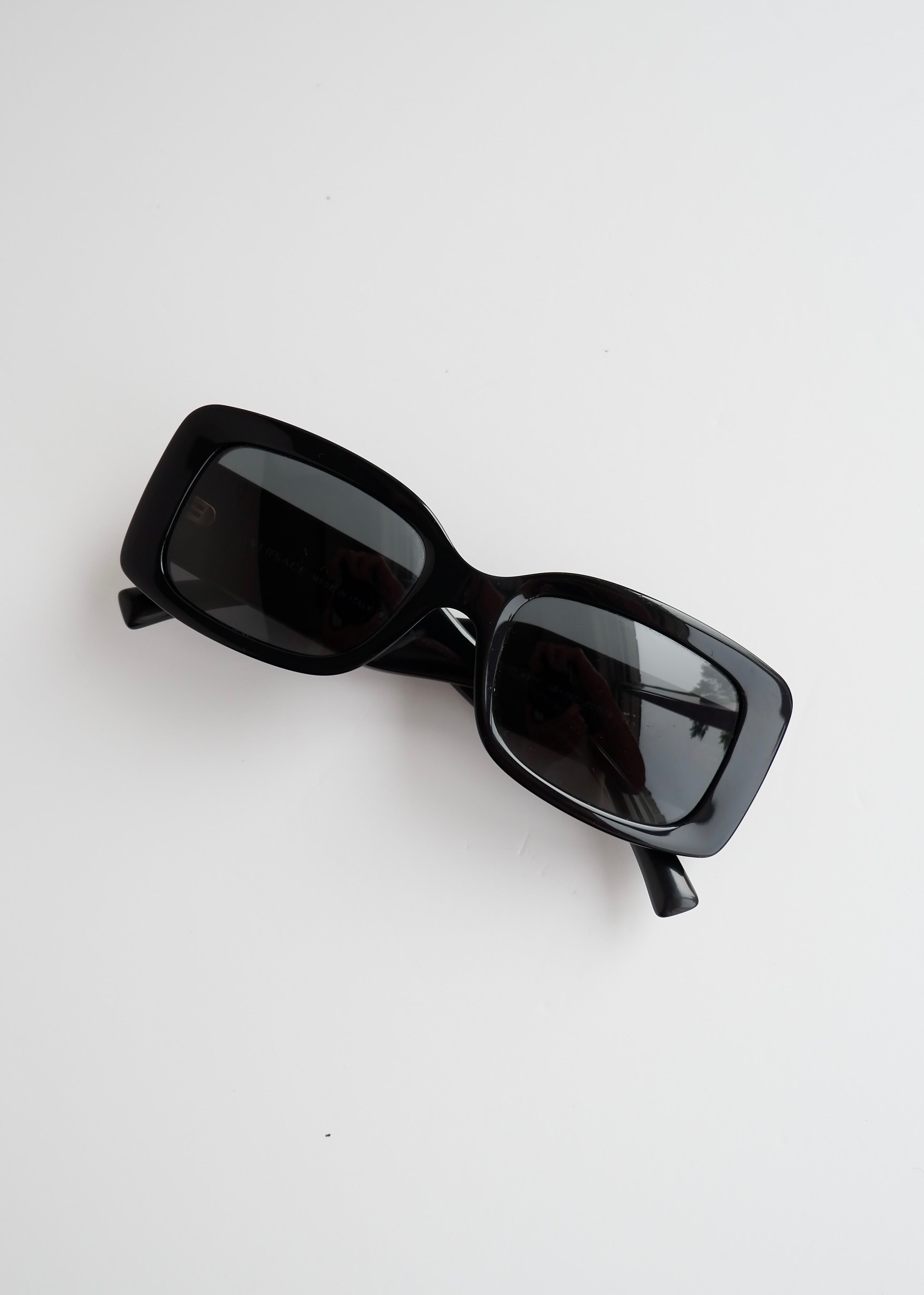 Lunettes de soleil carrées noires Versace d'occasion authentiques