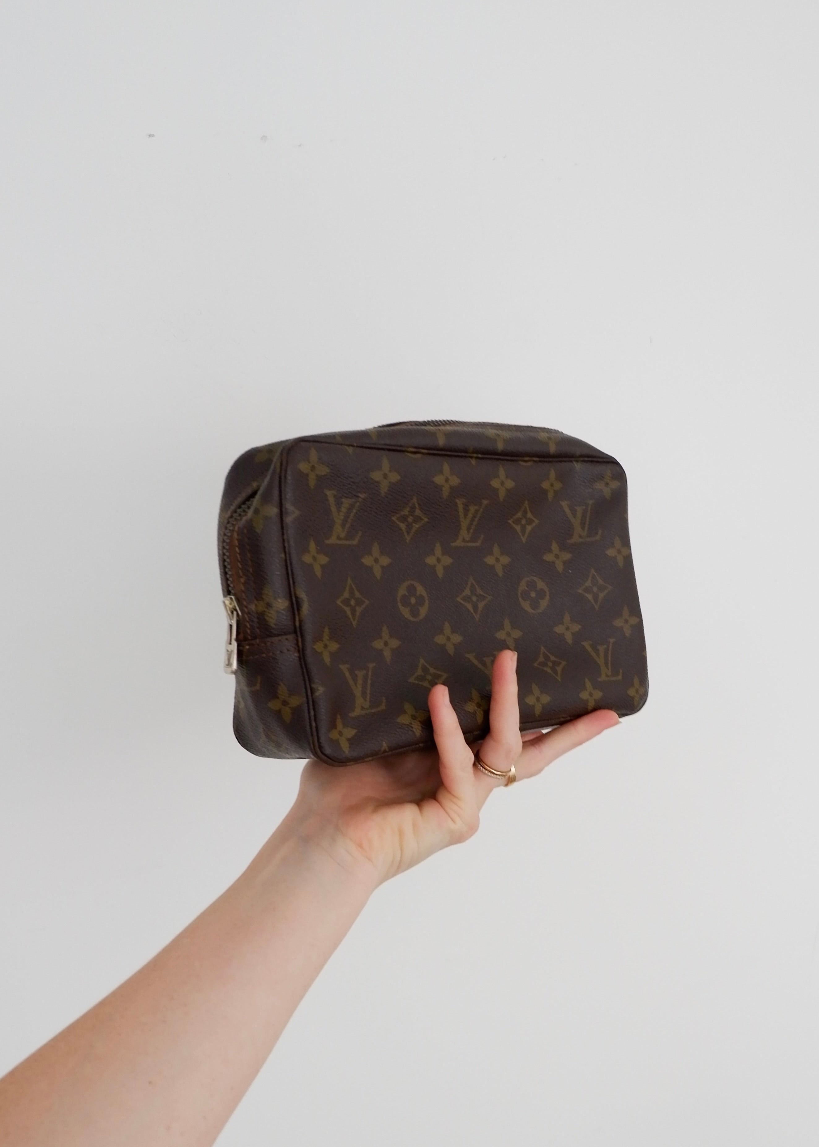 Trousse de Toilette Louis Vuitton Monogram Authentique d'Occasion Vintage