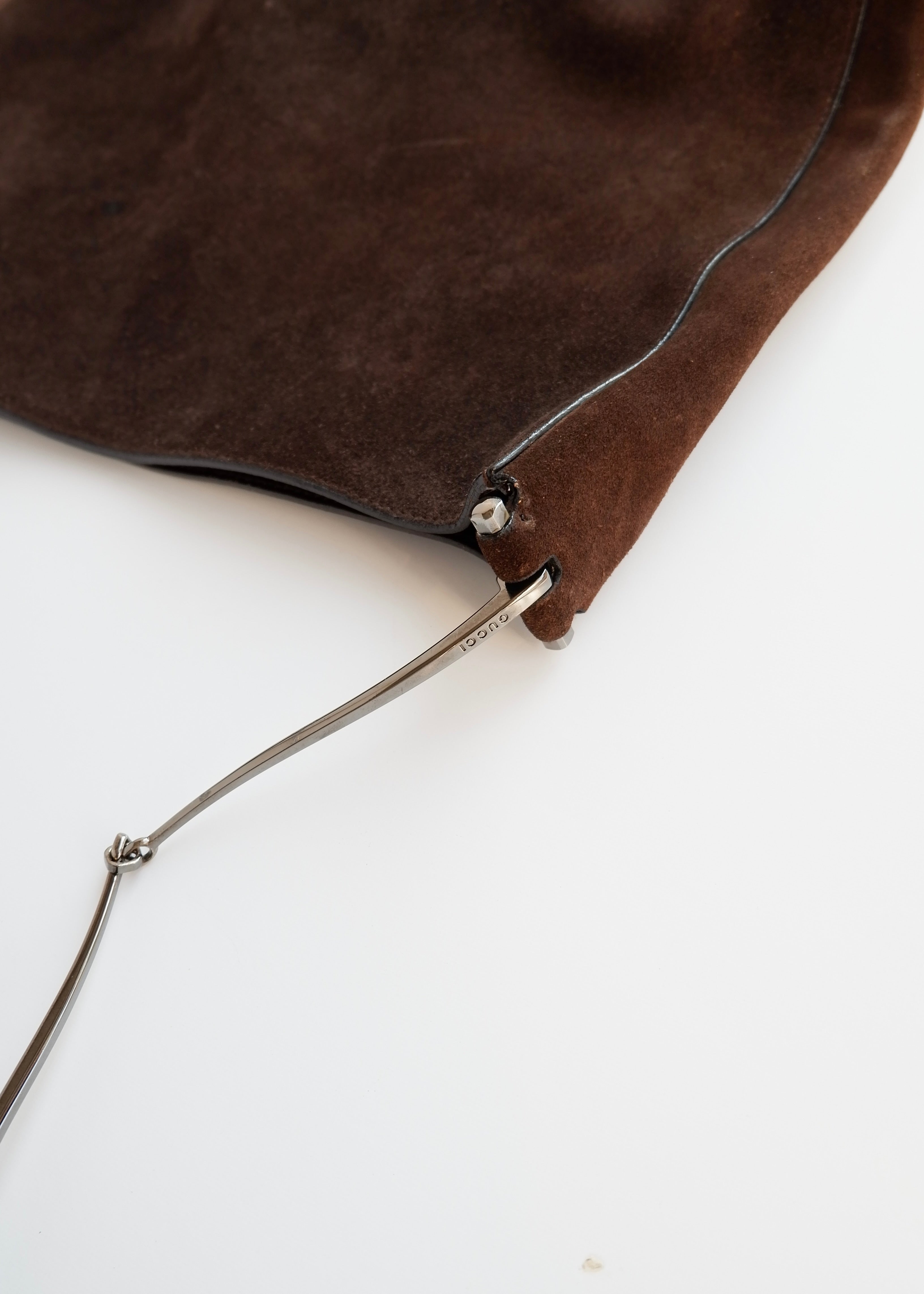 Sac à bandoulière Gucci d'occasion authentique en daim marron avec pochette