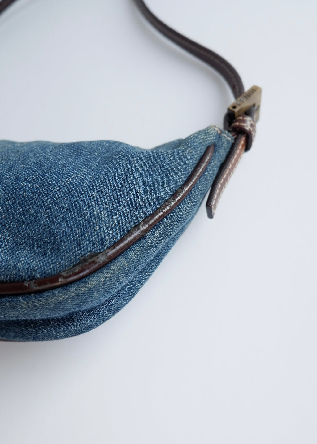 Authentique Sac porté épaule Fendi en jean bleu d'occasion