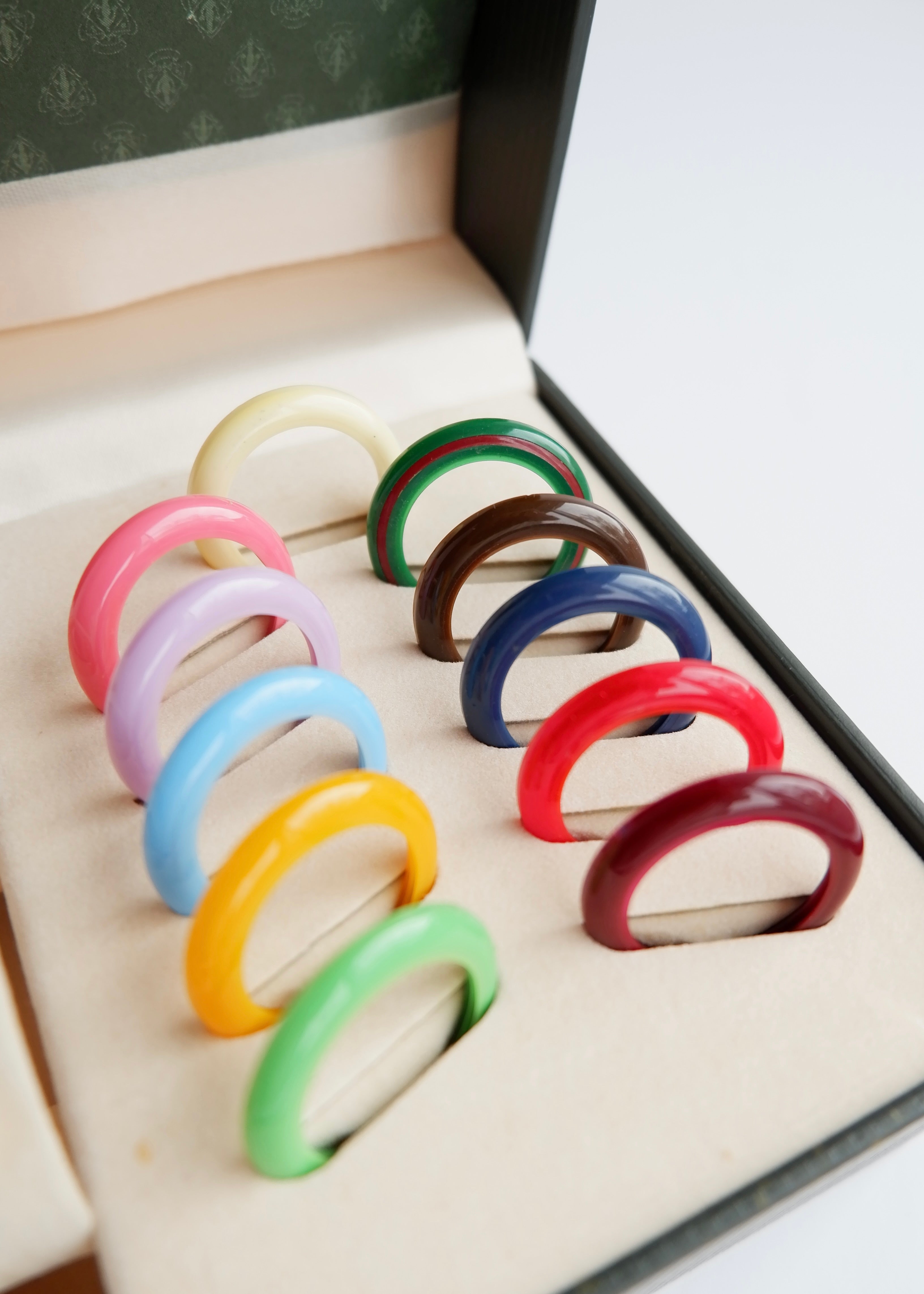 Montre Gucci authentique d'occasion à lunette interchangeable multicolore