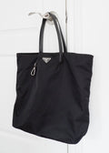 Sac cabas Prada authentique en nylon noir d'occasion