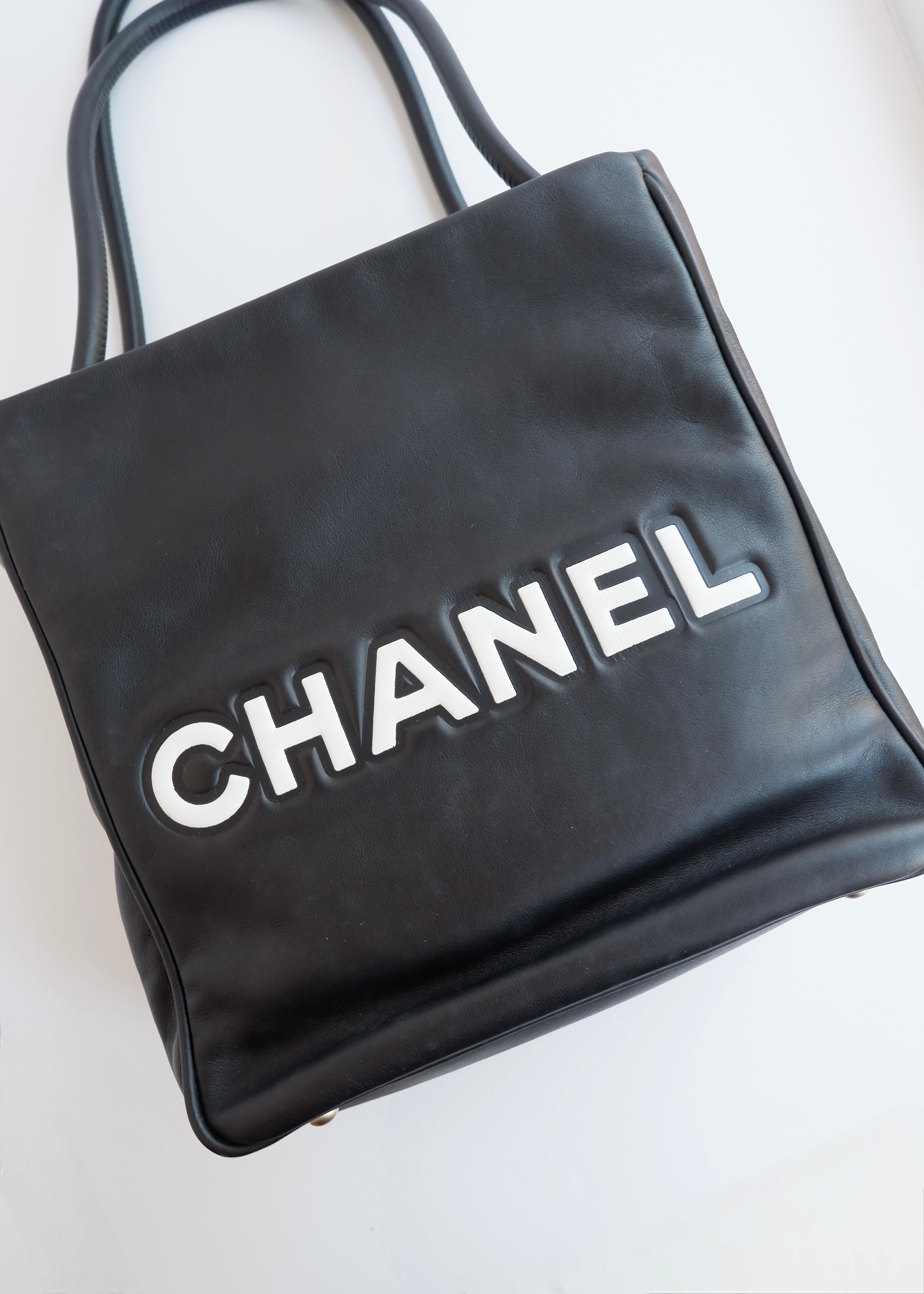 Preowned Chanel Black Leather Camellia Logo Tote Shoulder Bag