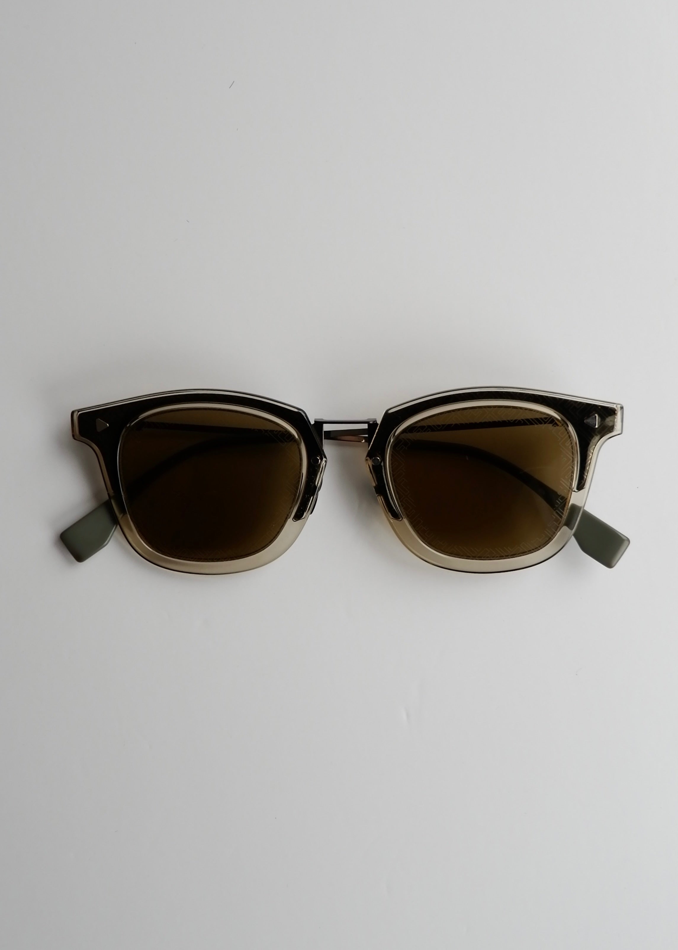Authentiques lunettes de soleil Fendi grises à imprimé Zucca d'occasion