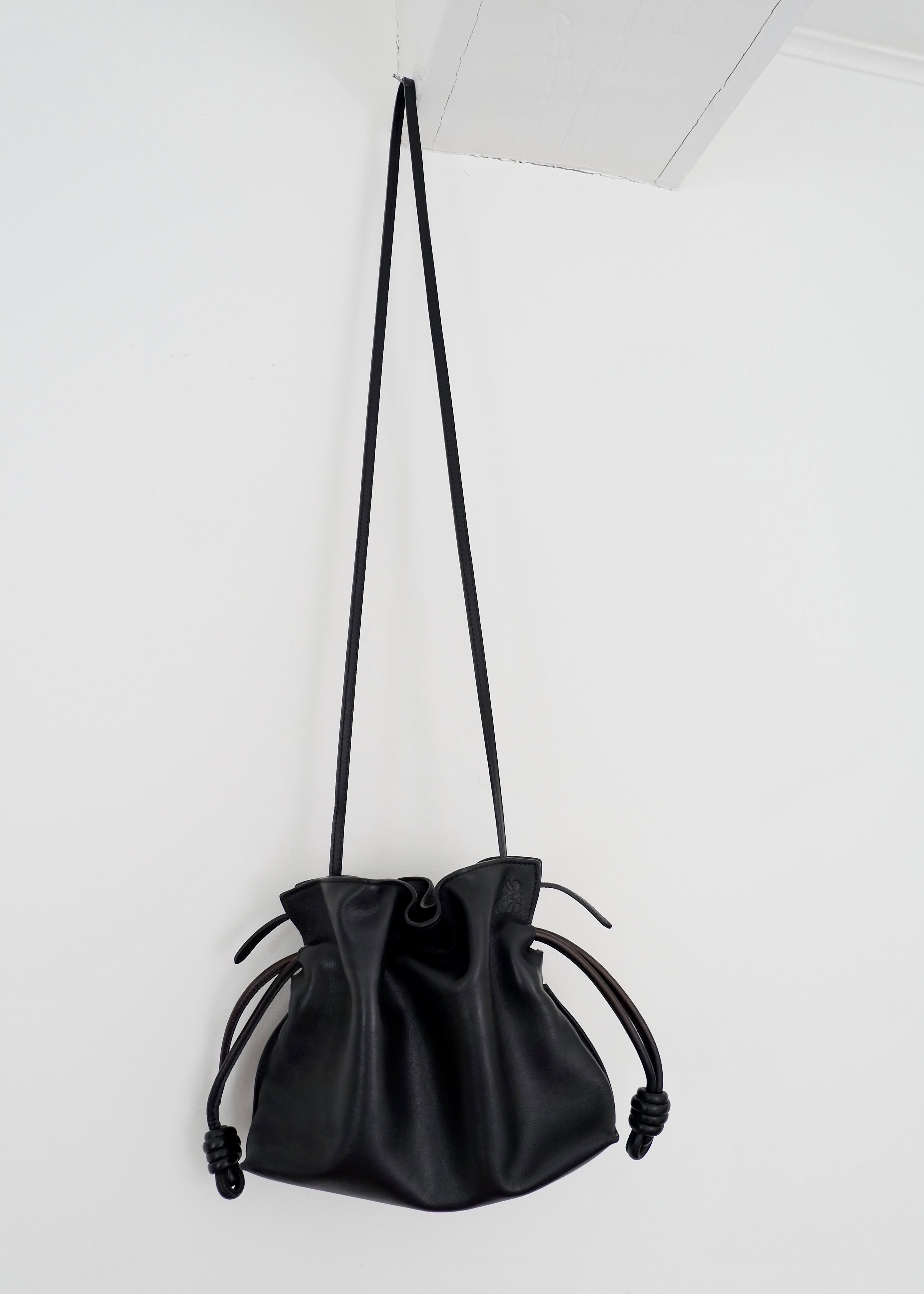 Pochette/sac bandoulière Loewe Flamenco Knot en cuir noir authentique d'occasion
