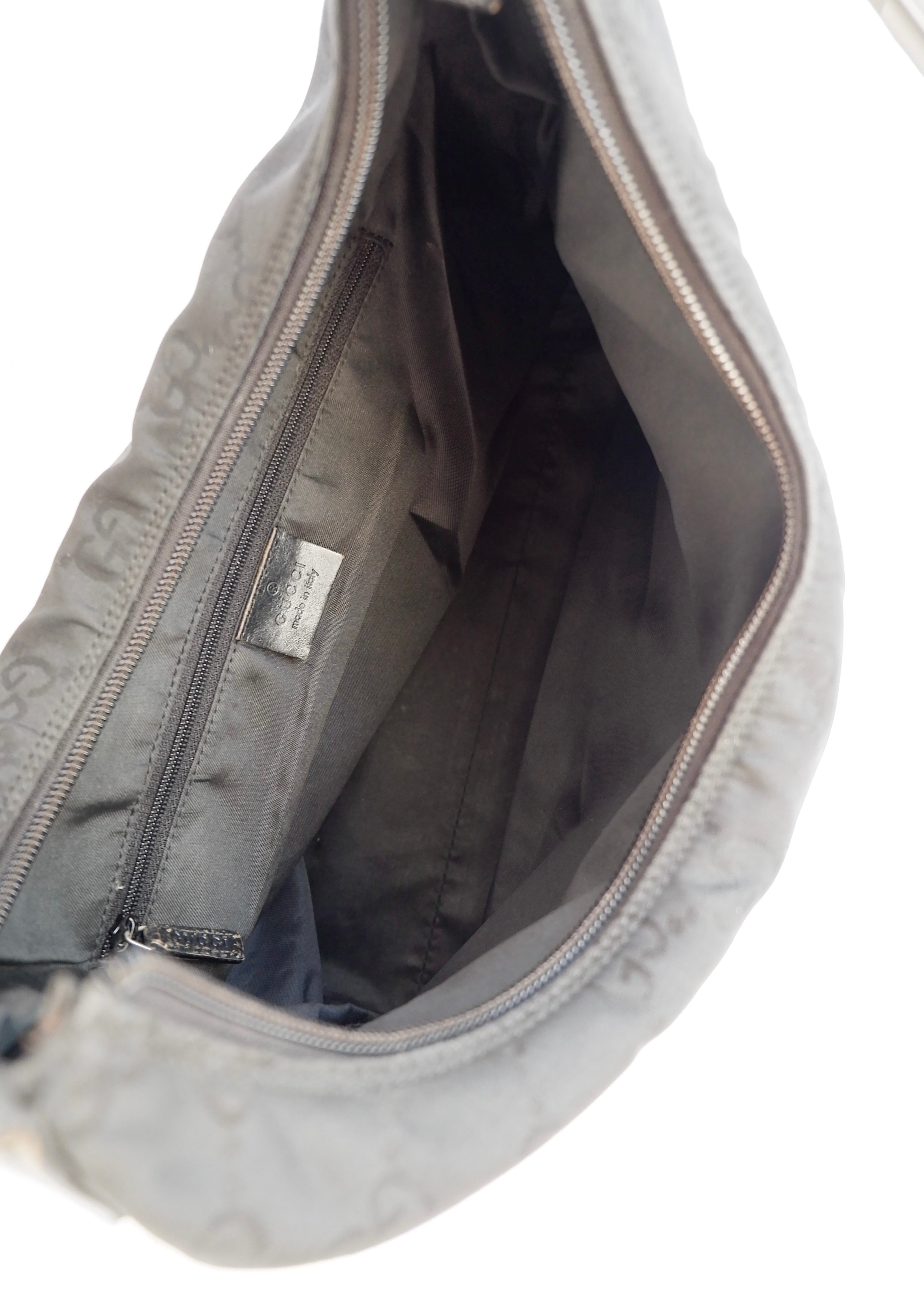 Authentique Sac à bandoulière Gucci en toile GG noire d'occasion