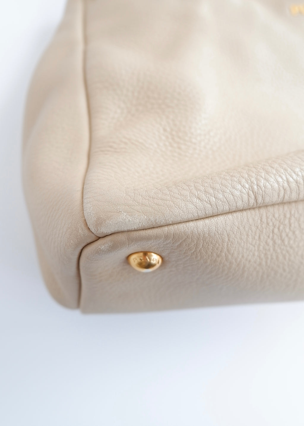 Sac cabas/bandoulière Prada en cuir beige, authentique, d'occasion