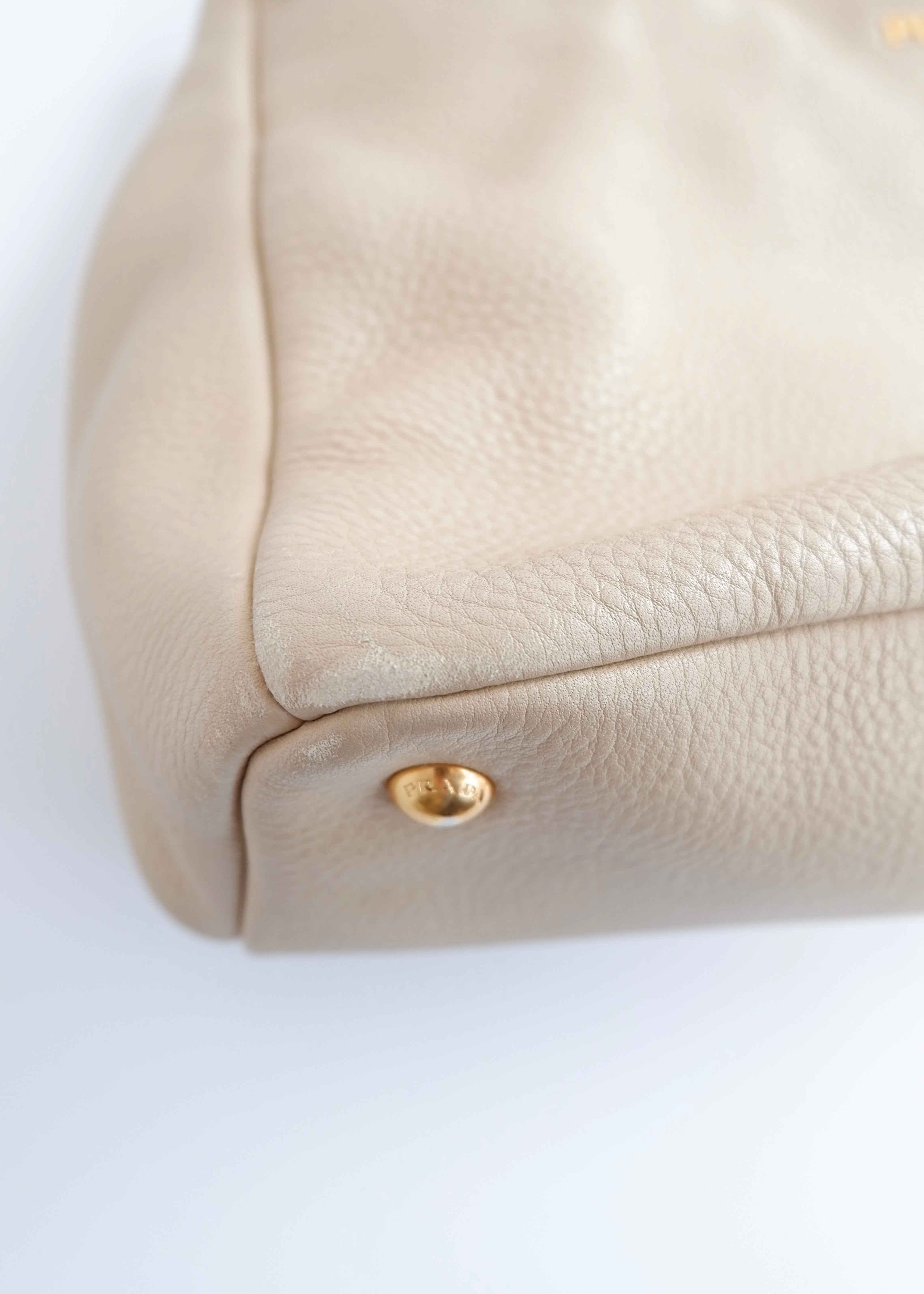 Sac cabas/bandoulière Prada en cuir beige, authentique, d'occasion
