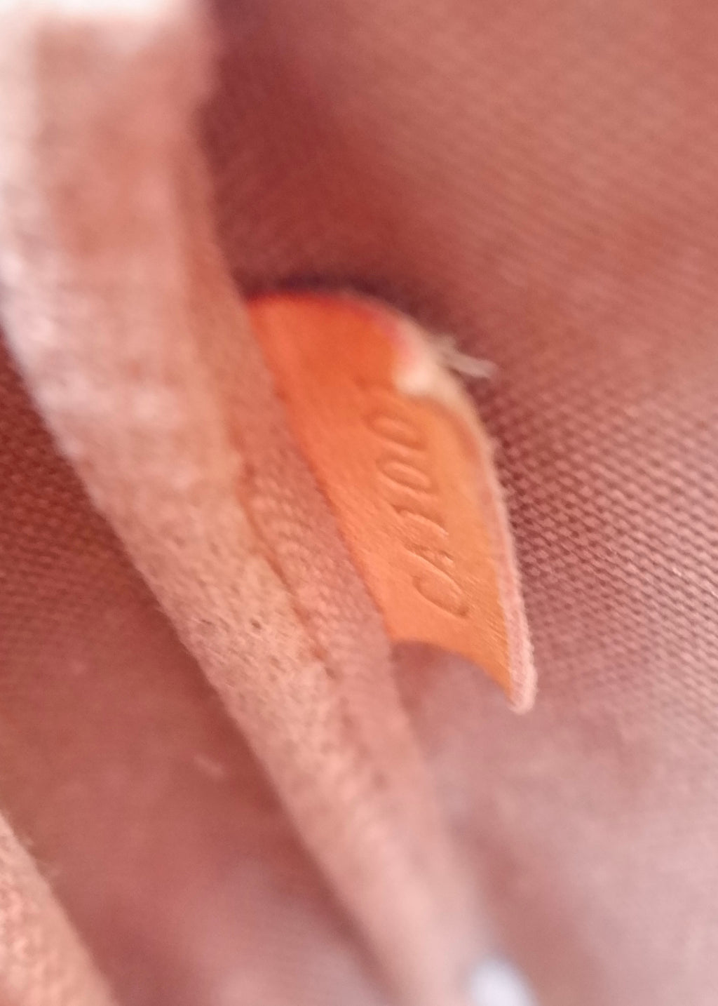 Authentique sac Louis Vuitton Pochette Accessoires monogrammé d'occasion (avec bandoulière)