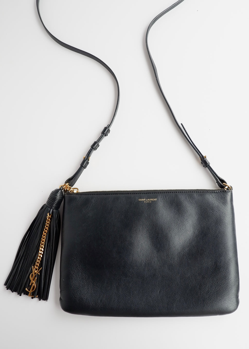 Authentique Sac bandoulière Saint Laurent YSL Monogramme Adolescent en cuir noir d'occasion