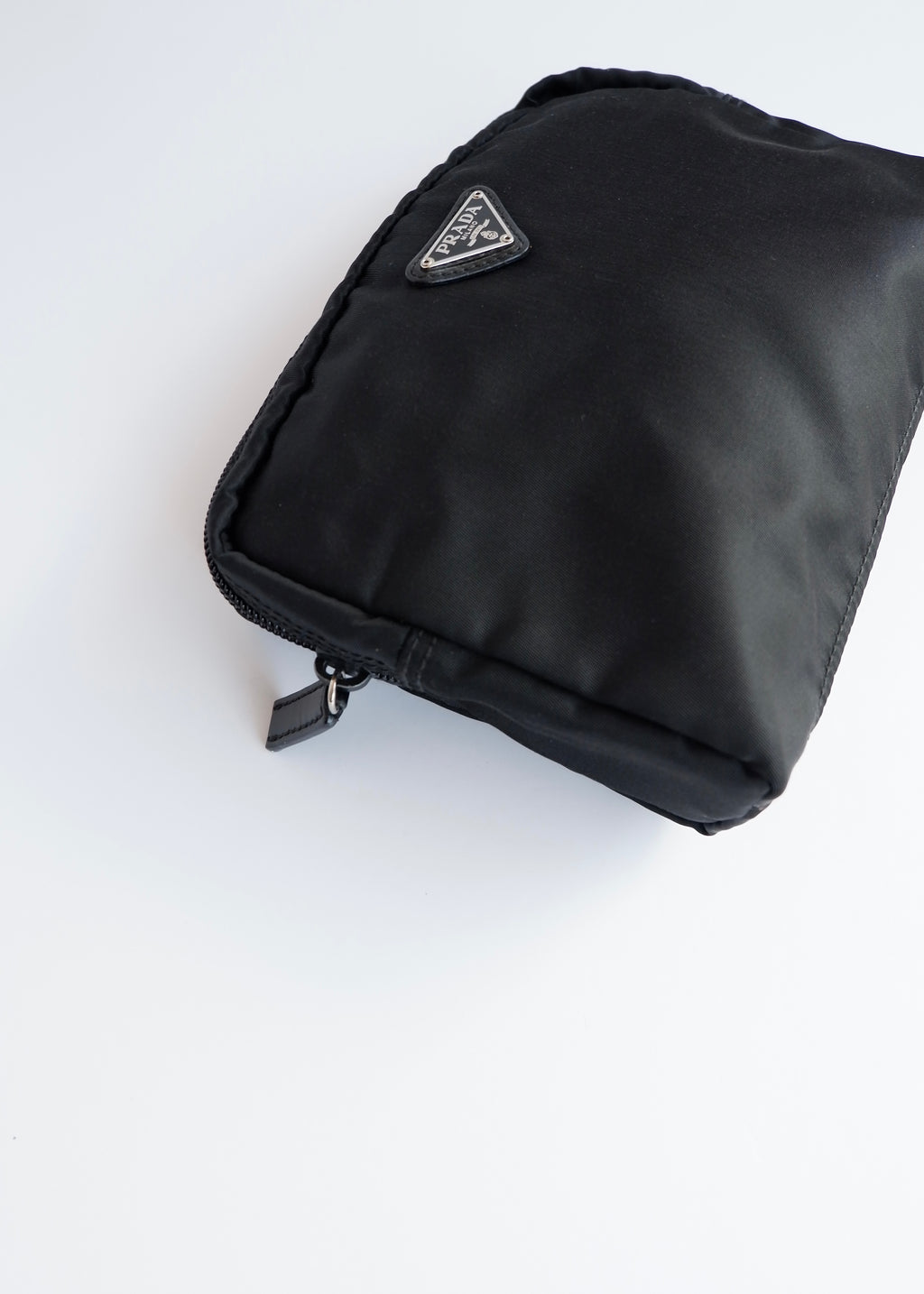 Pochette Prada authentique d'occasion en nylon noir