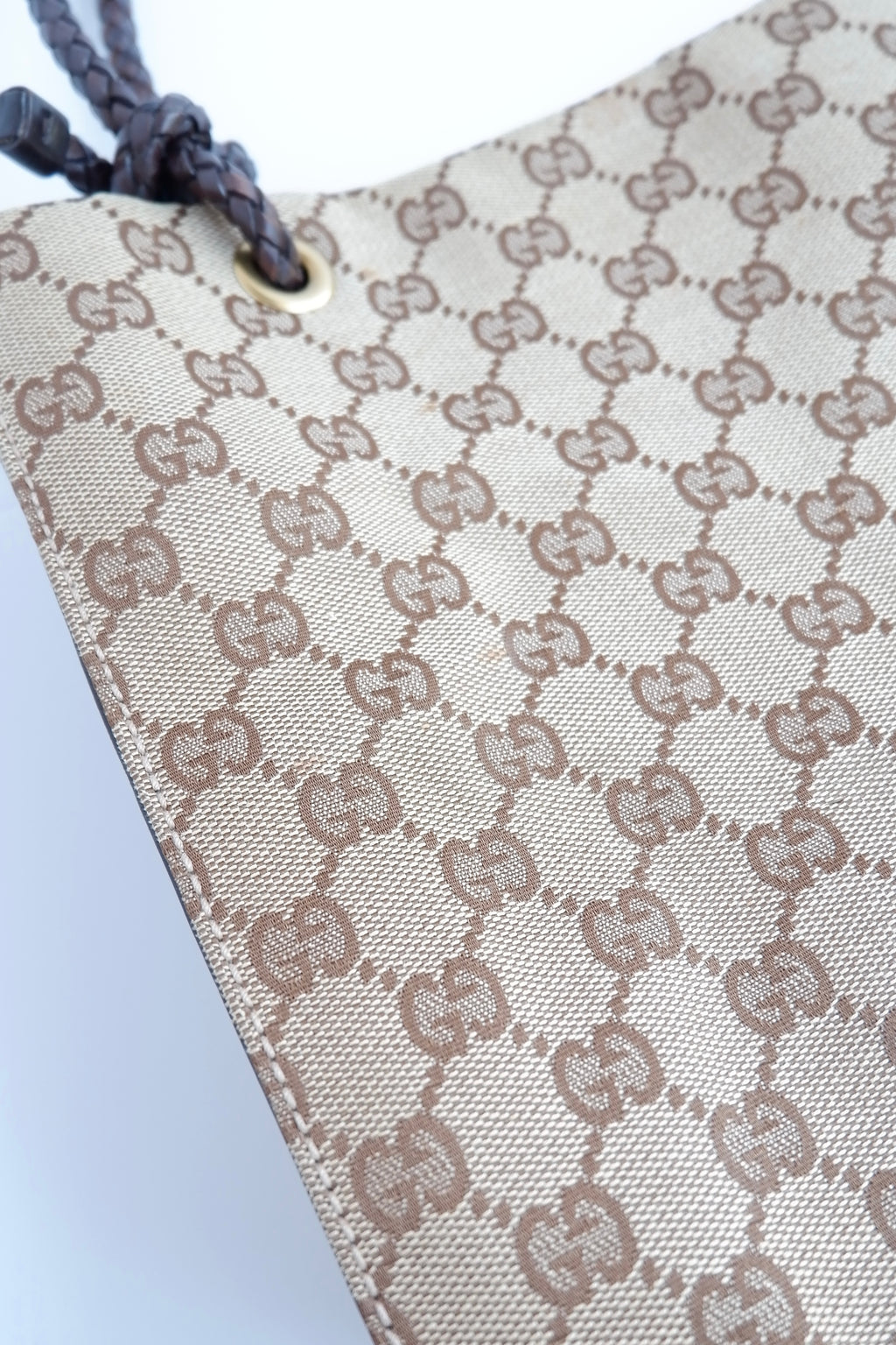 Sac fourre-tout Gucci d'occasion authentique en toile GG marron avec anse en cuir tressé