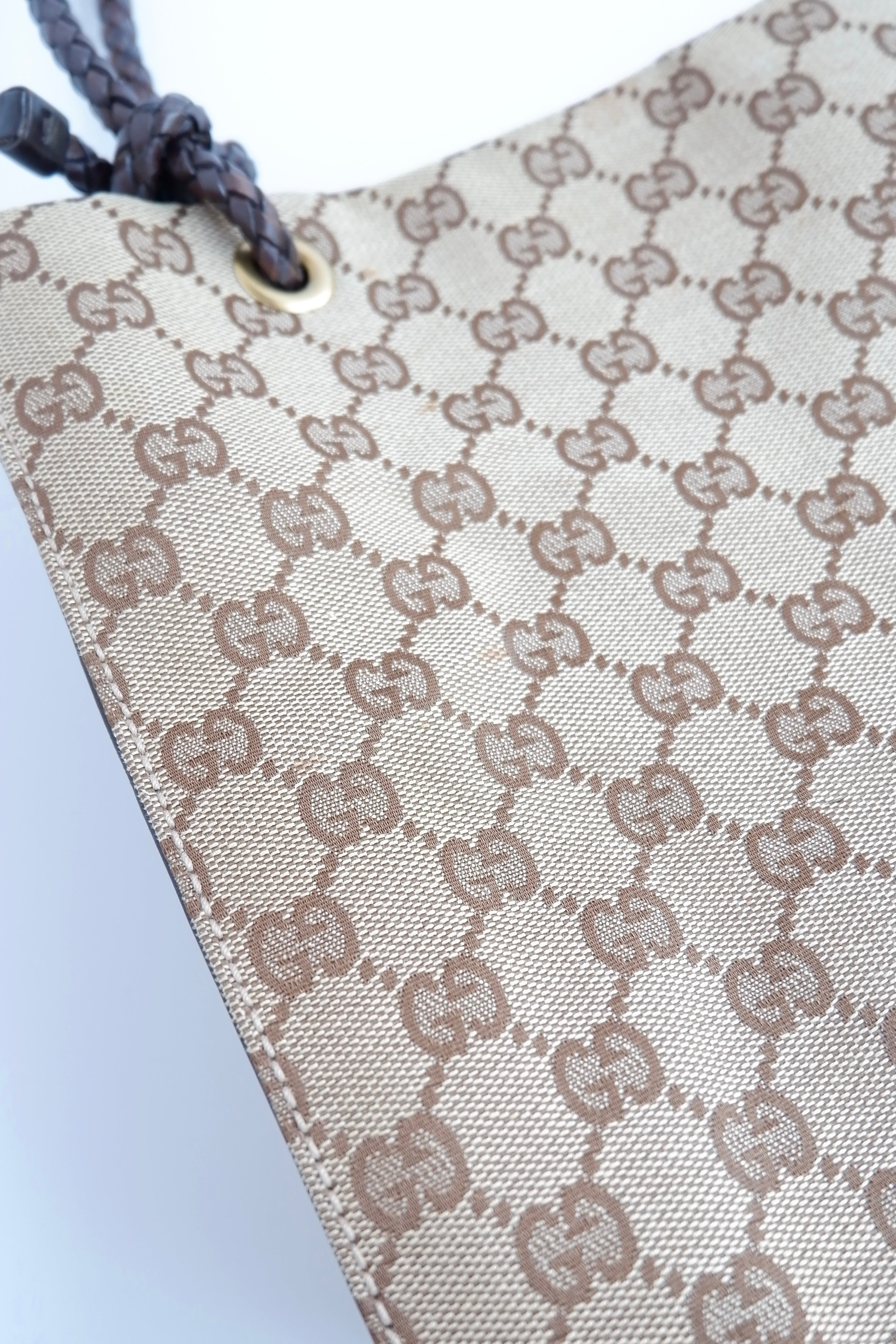 Sac fourre-tout Gucci d'occasion authentique en toile GG marron avec anse en cuir tressé