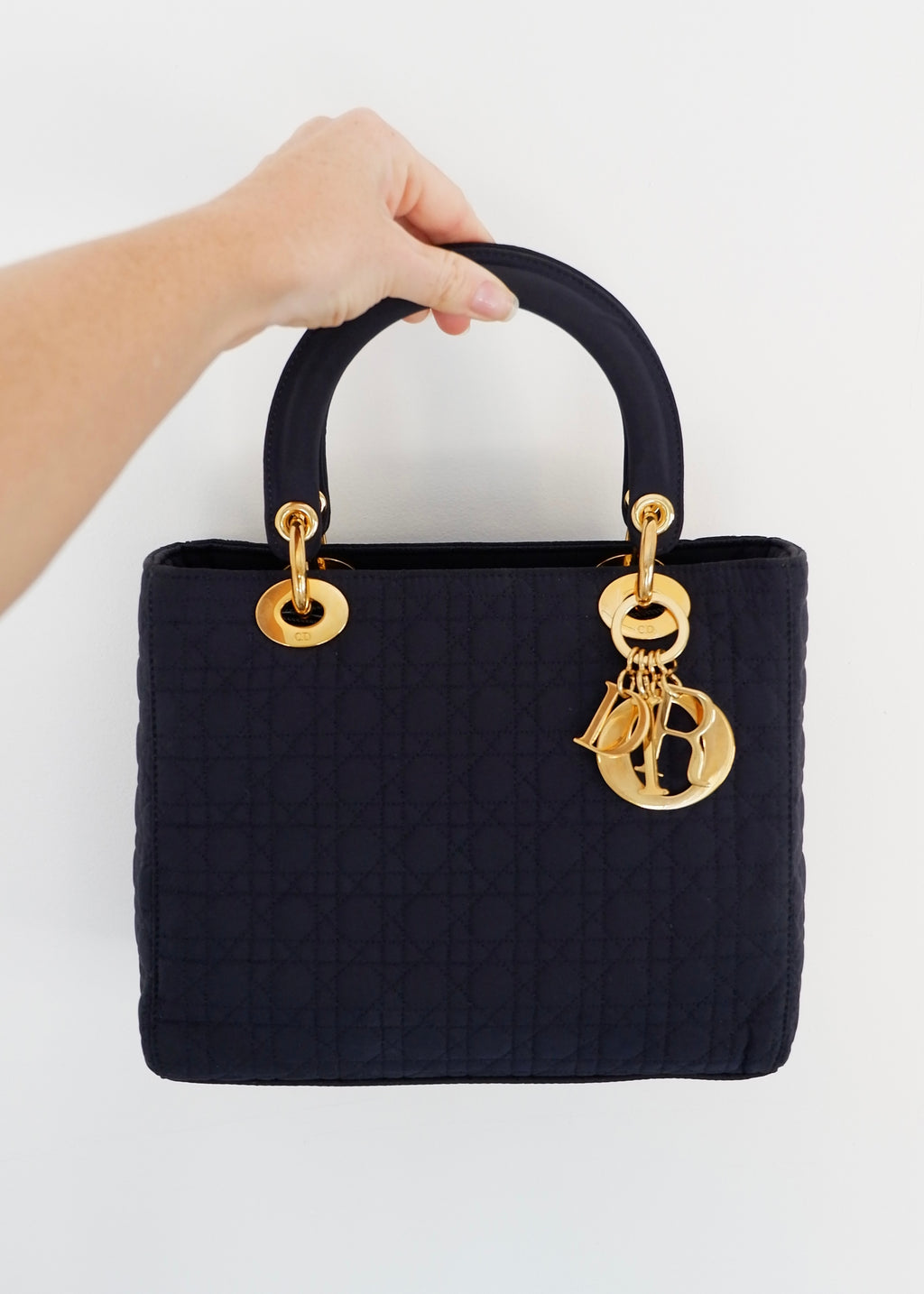 Sac à main Christian Dior Lady Dior Medium en toile bleu marine, d'occasion authentique, avec accastillage doré