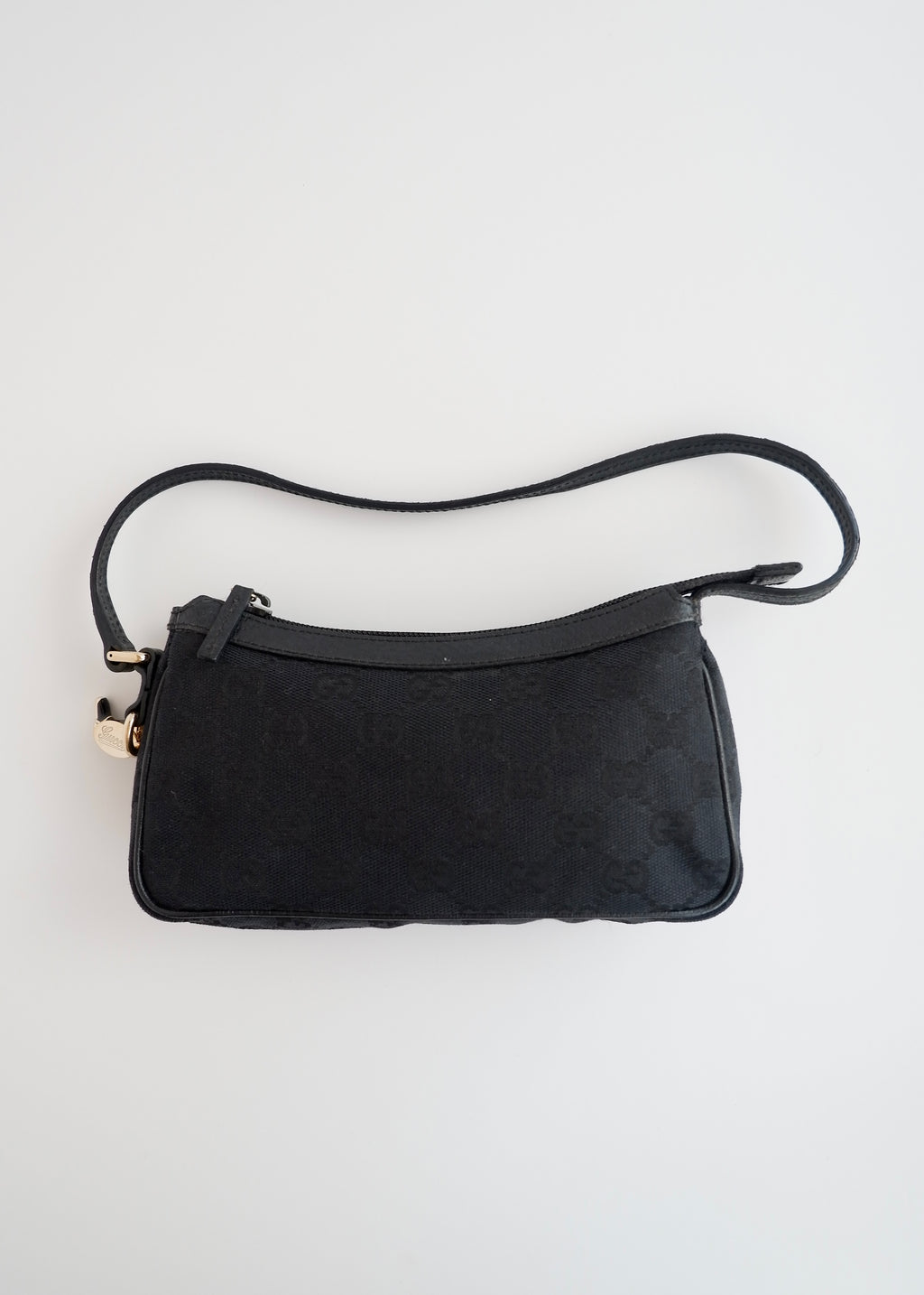Authentique Sac Micro à Bandoulière Gucci en Toile GG Noire avec Breloque Dorée d'occasion