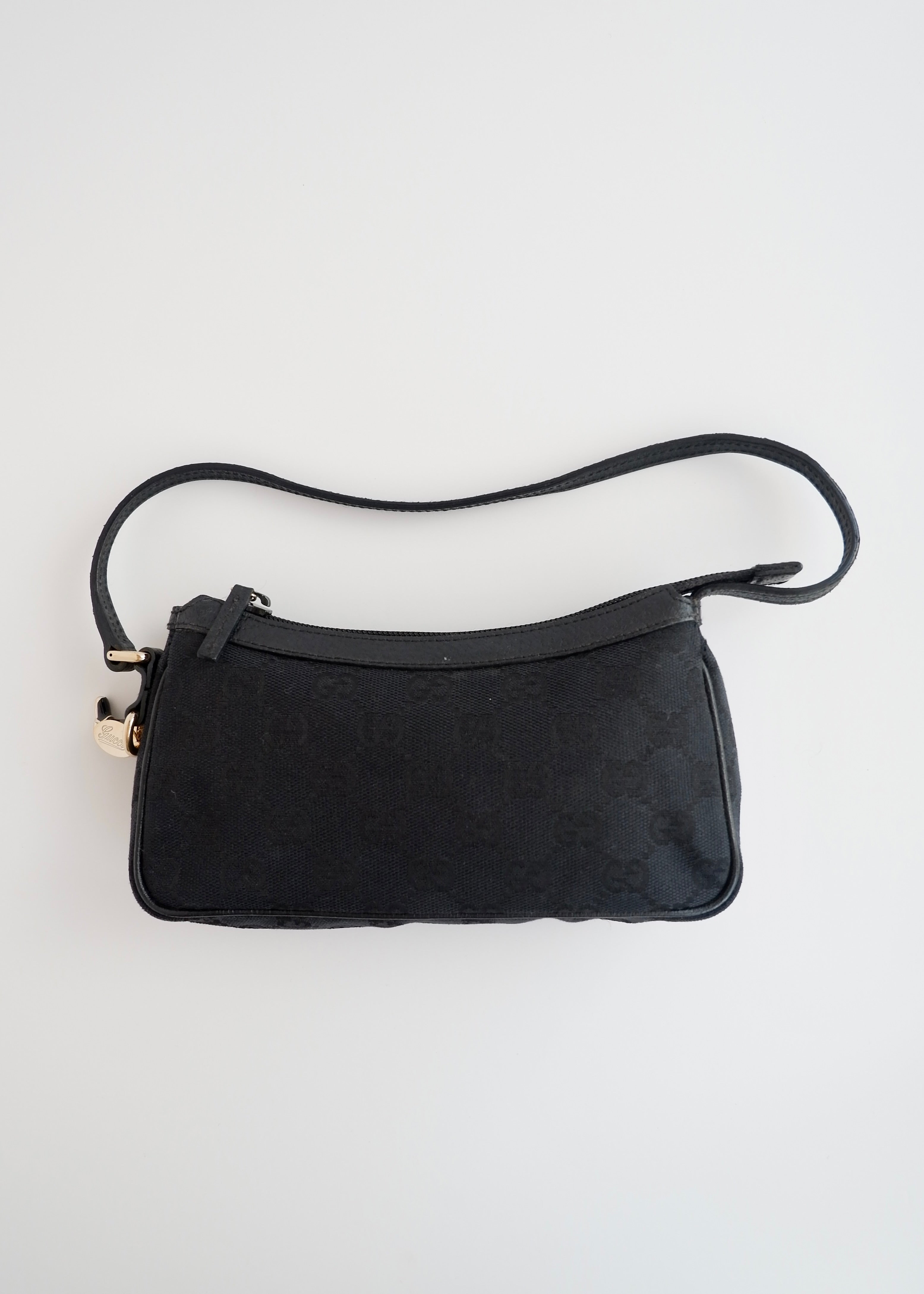 Authentique Sac Micro à Bandoulière Gucci en Toile GG Noire avec Breloque Dorée d'occasion