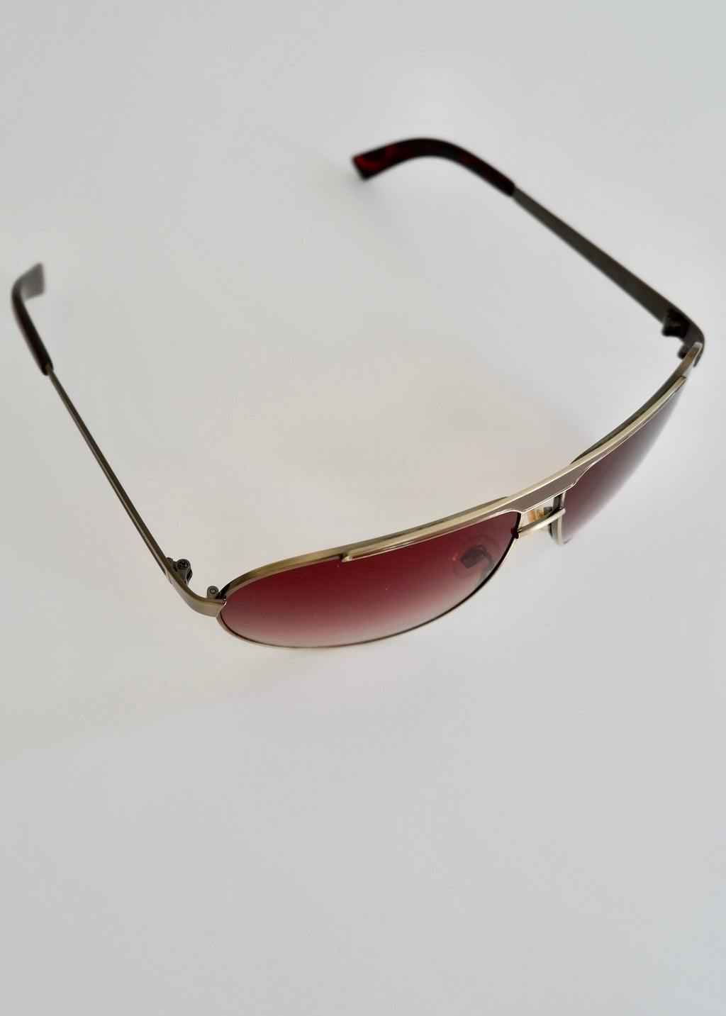 Authentiques lunettes de soleil aviateur Calvin Klein d'occasion