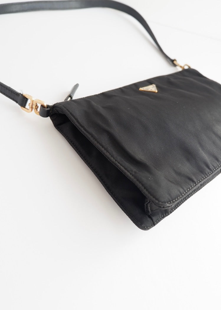 Authentique sac à bandoulière Prada en nylon noir d'occasion