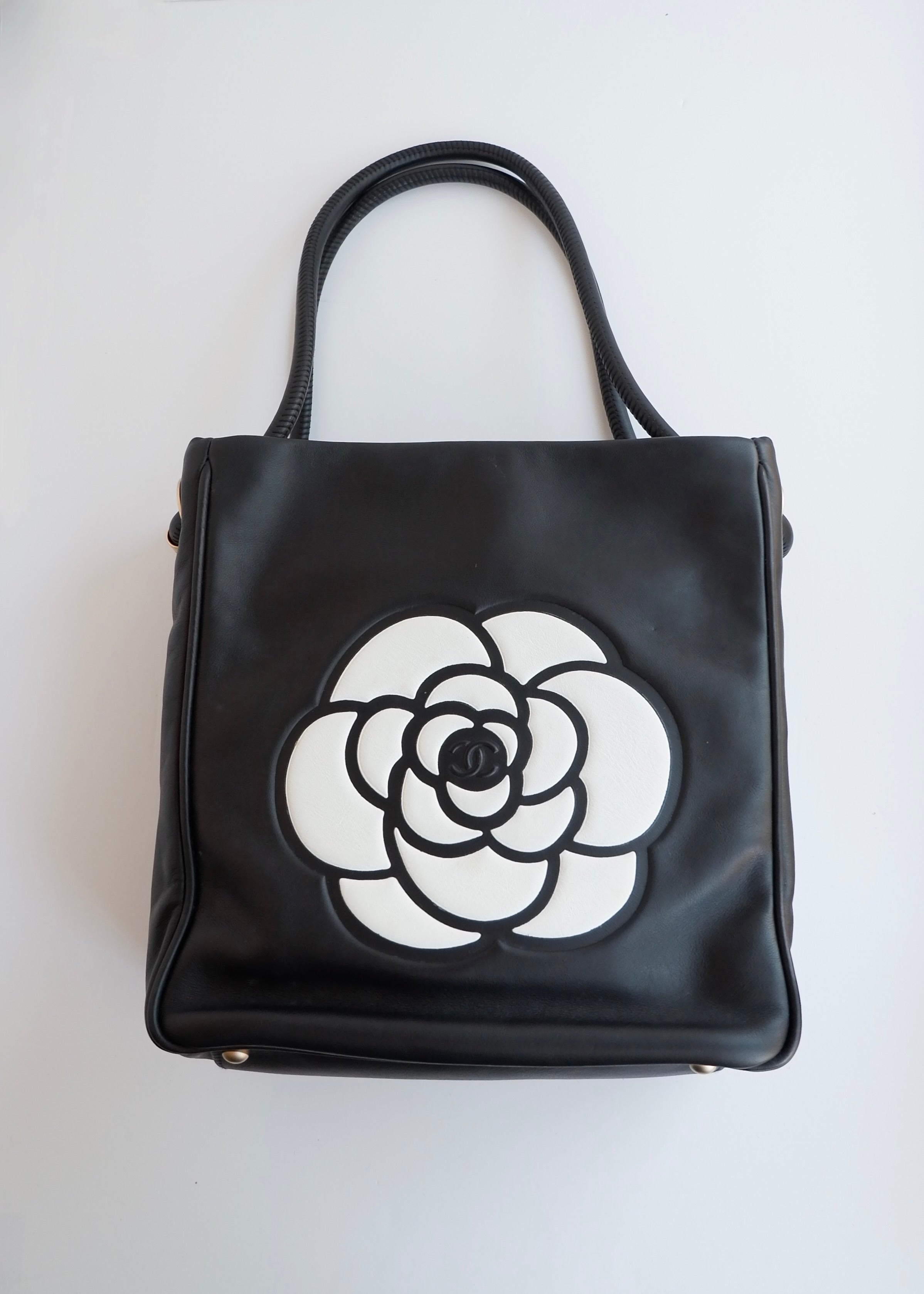 Preowned Chanel Black Leather Camellia Logo Tote Shoulder Bag