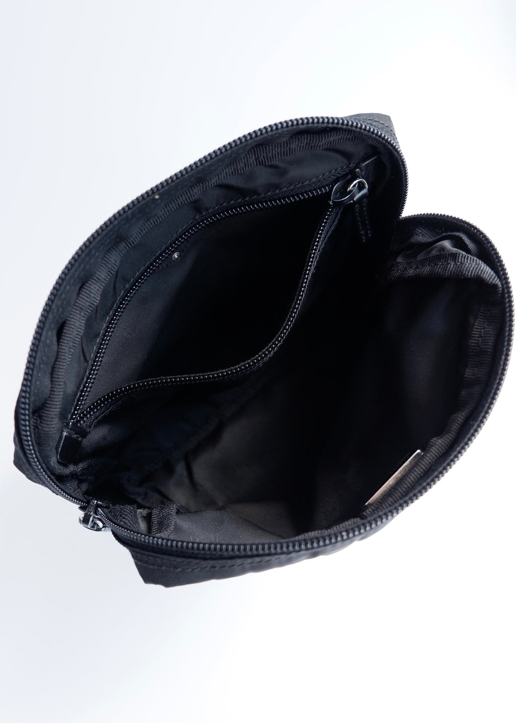 Pochette Prada authentique d'occasion en nylon noir