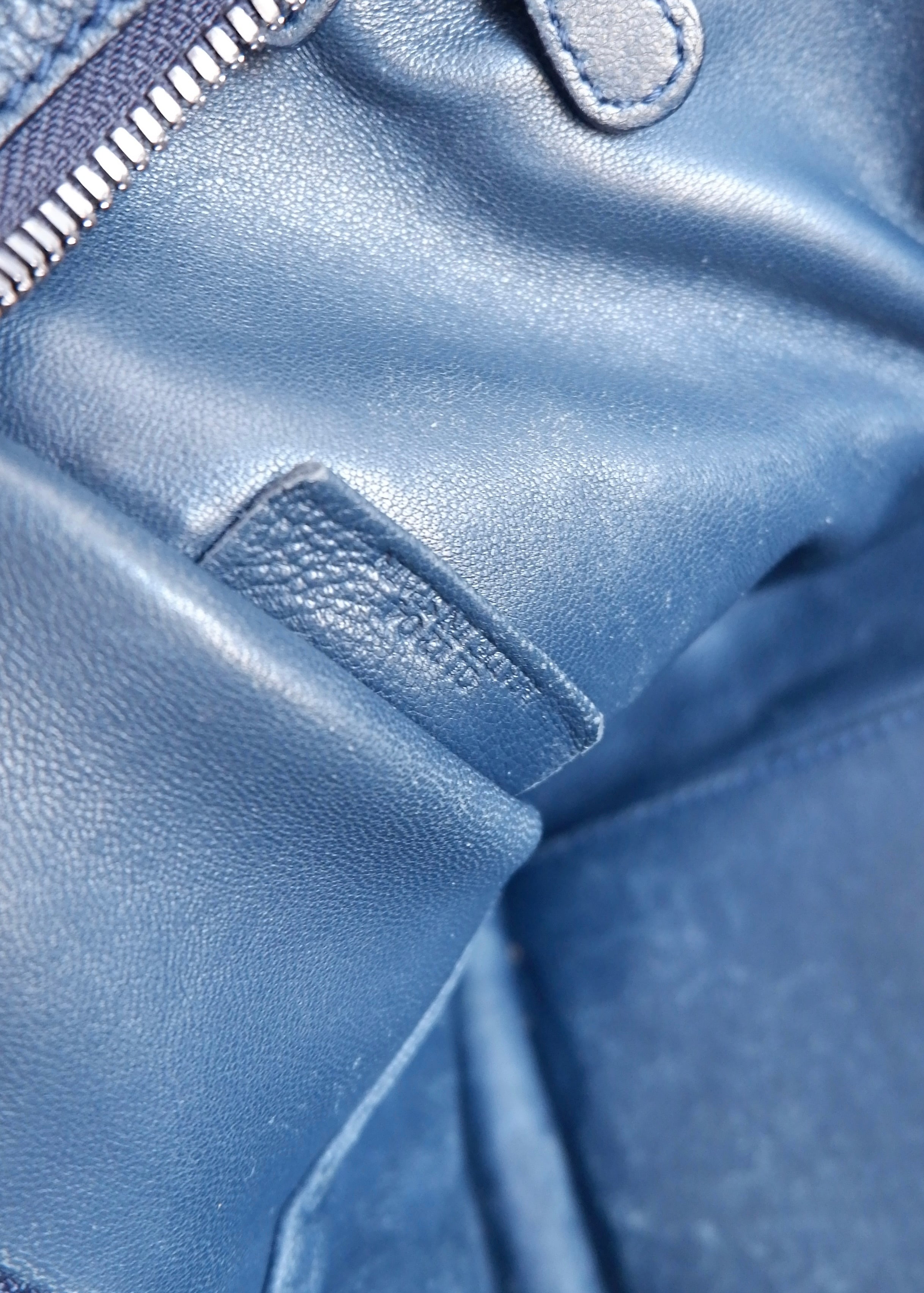 Sac à main Loewe Amazona authentique d'occasion en cuir bleu marine