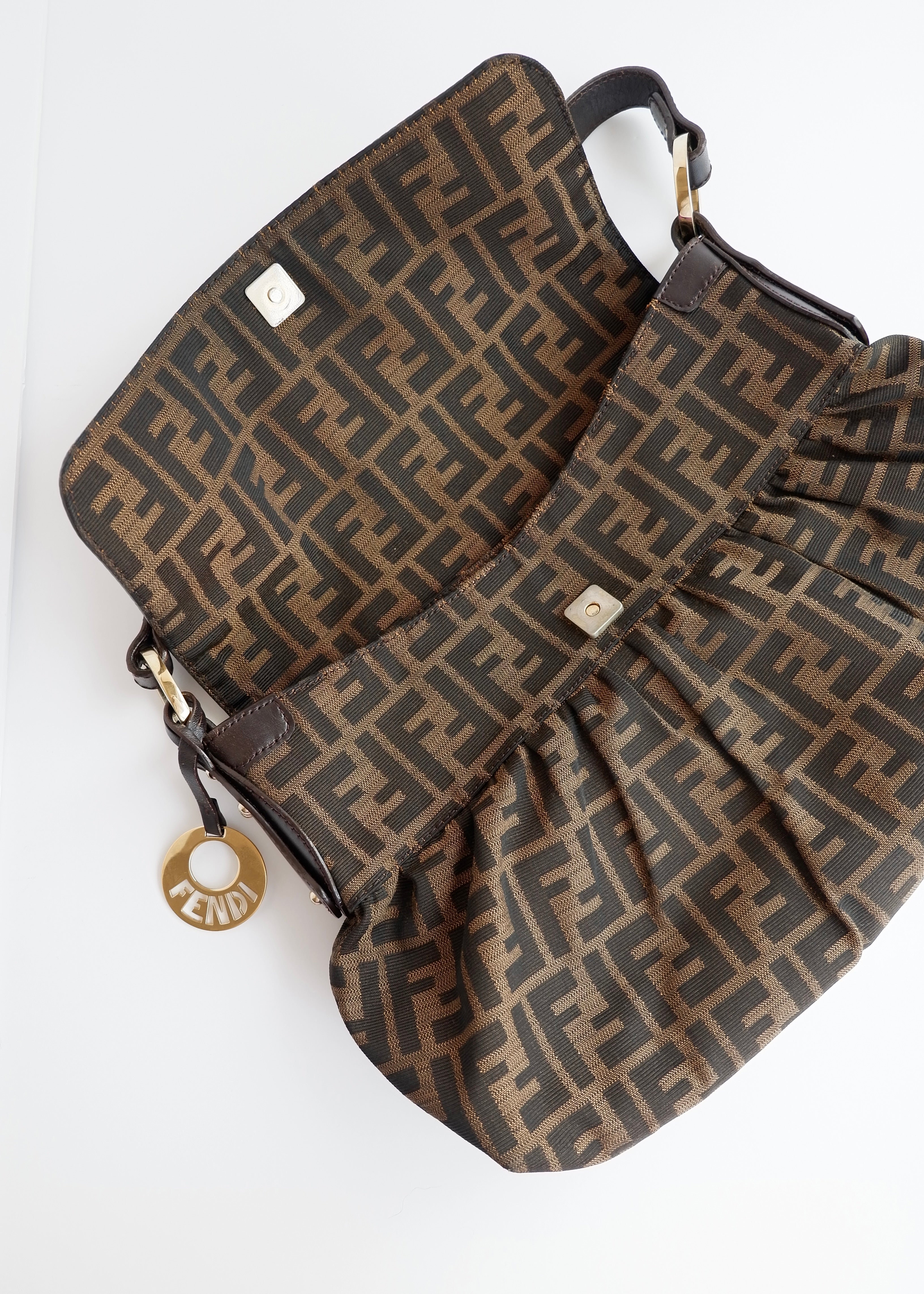 Sac porté épaule Fendi Zucca Chef marron vintage d'occasion authentique