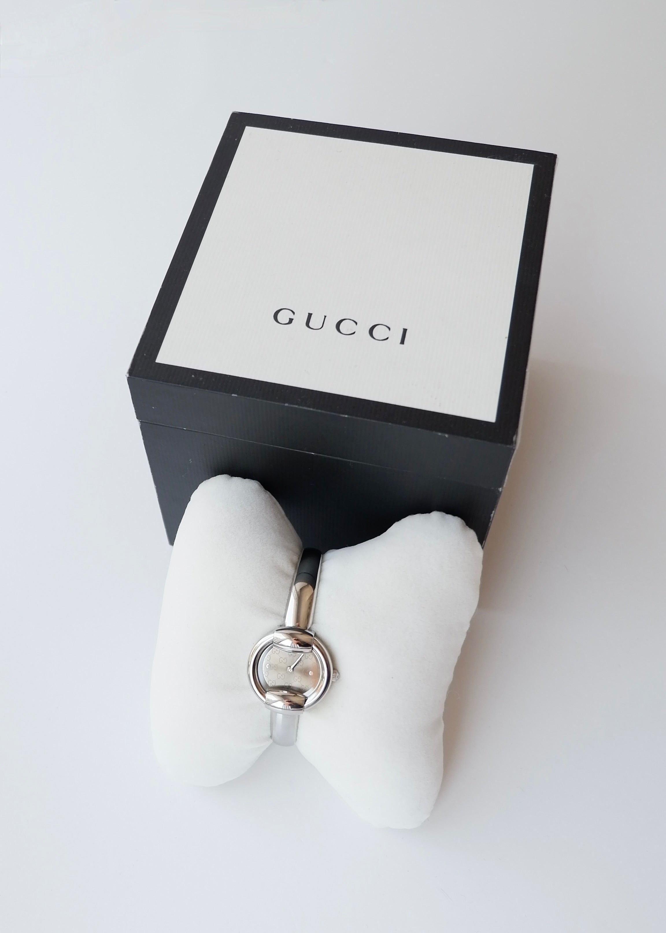 Preowned Gucci Silver Thin Band Circle Face Stainless Steel Watch