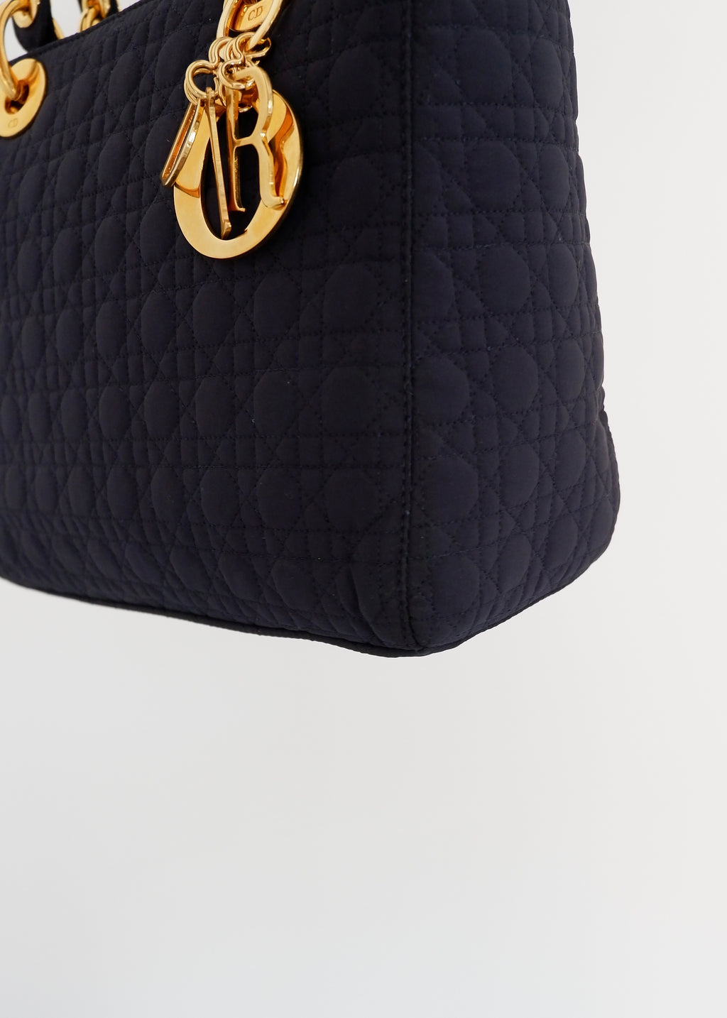 Sac à main Christian Dior Lady Dior Medium en toile bleu marine, d'occasion authentique, avec accastillage doré
