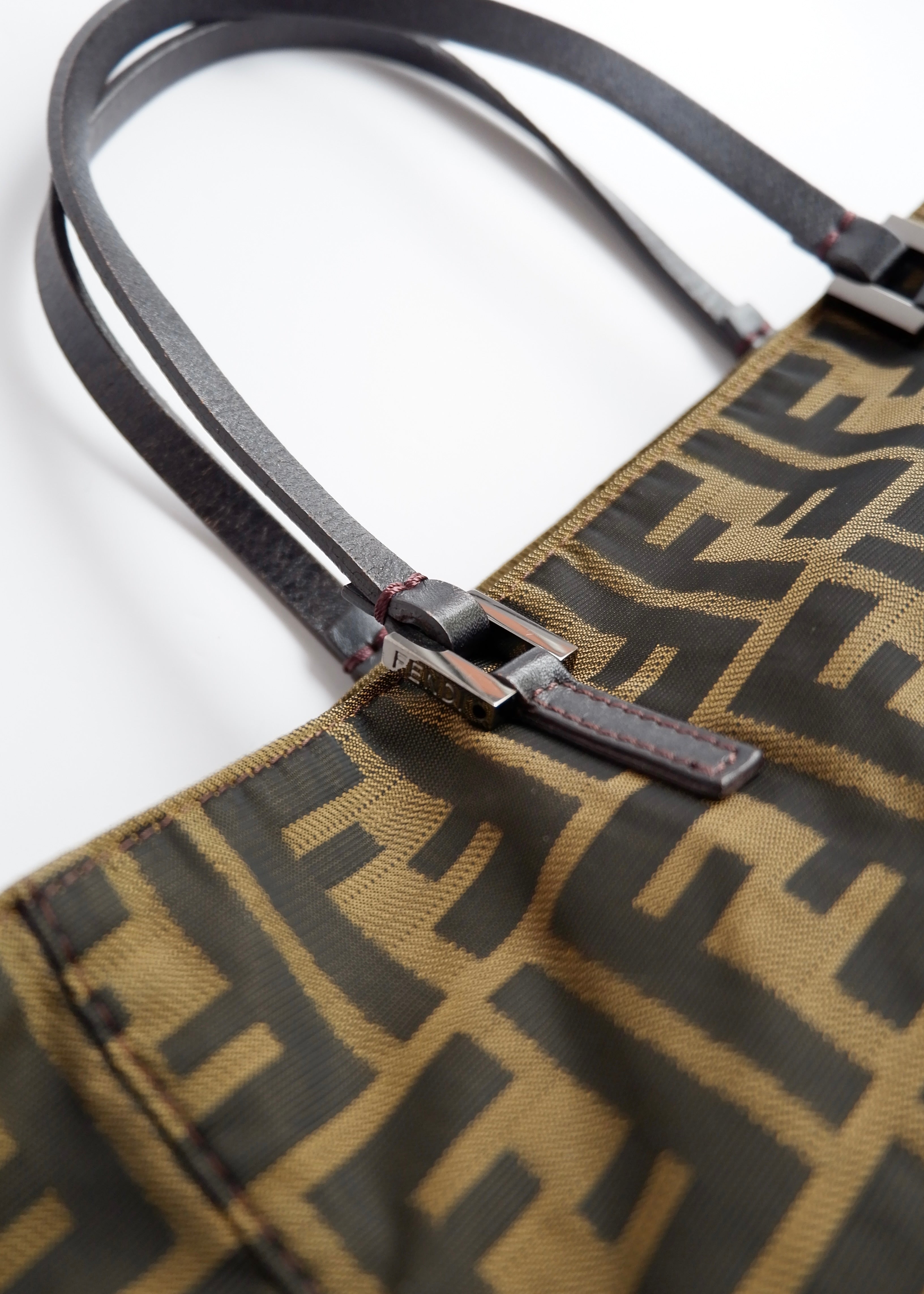 Sac à main Fendi d'occasion authentique vintage en toile Zucca marron
