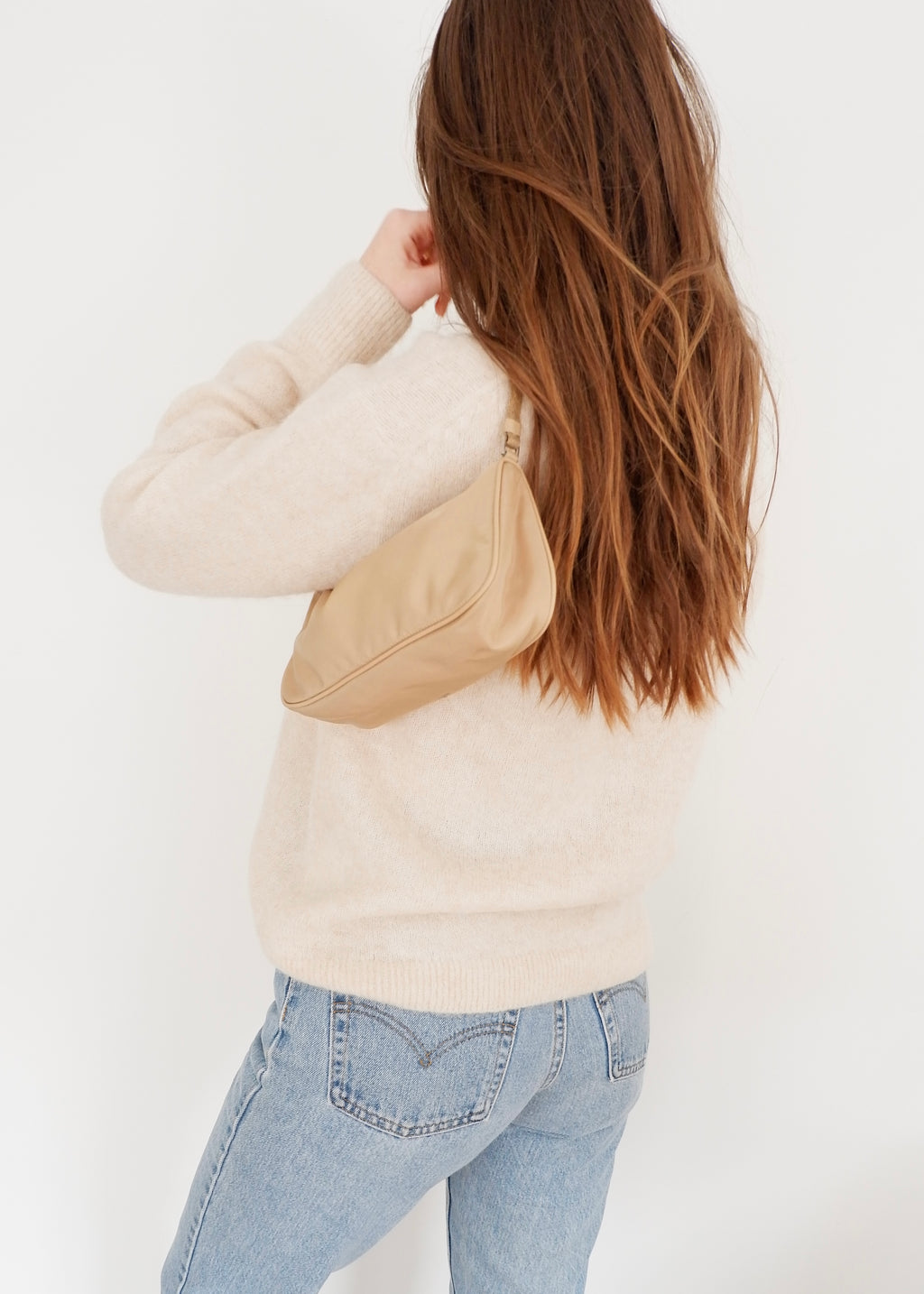 Authentique sac bandoulière Prada en nylon beige d'occasion