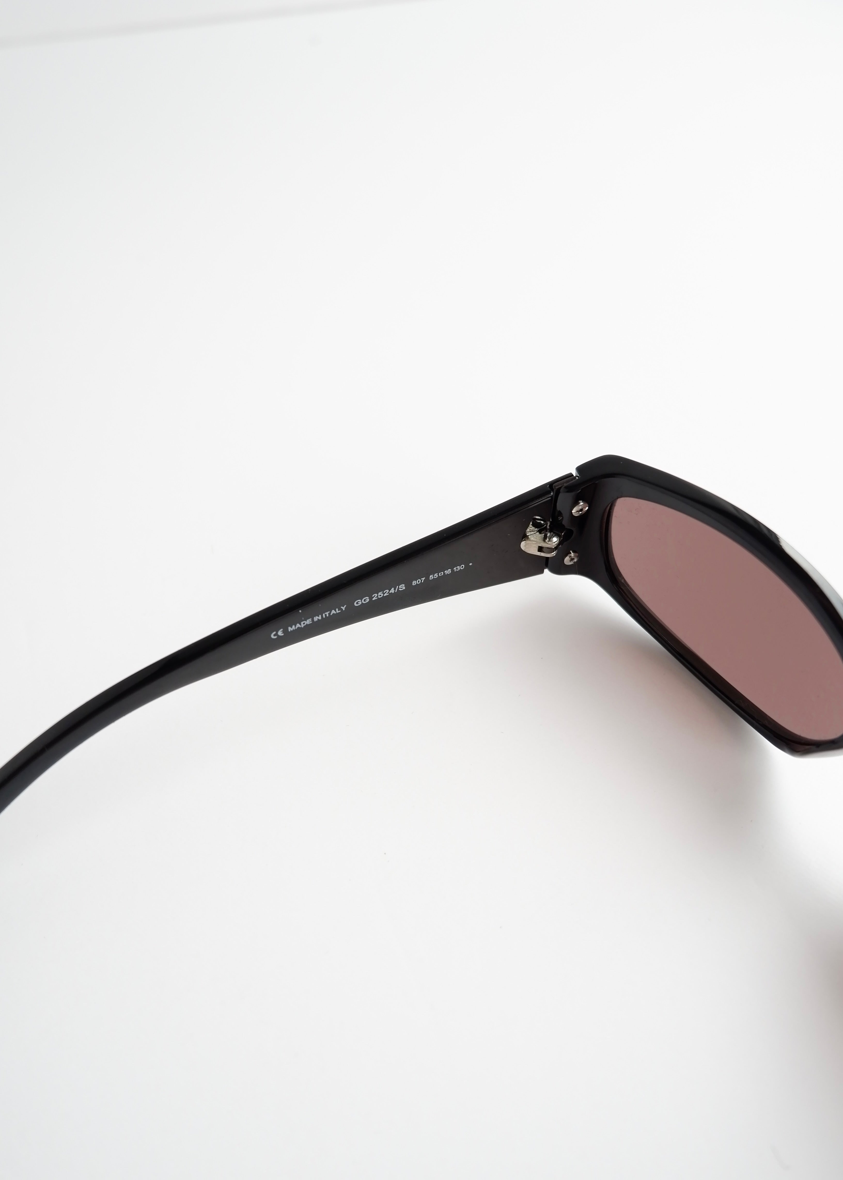 Authentiques lunettes de soleil à monture carrée noire Gucci d'occasion