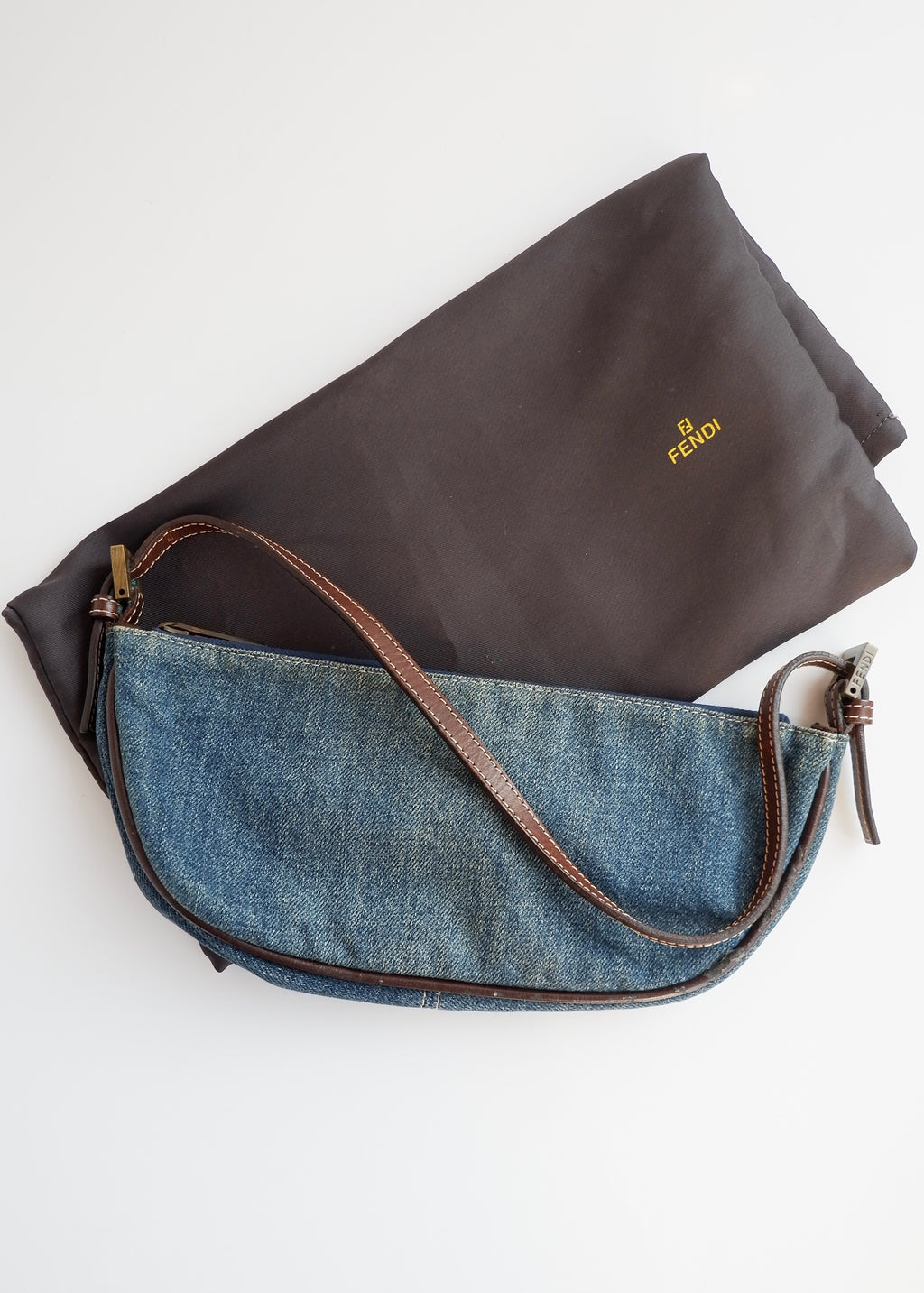 Authentique Sac porté épaule Fendi en jean bleu d'occasion